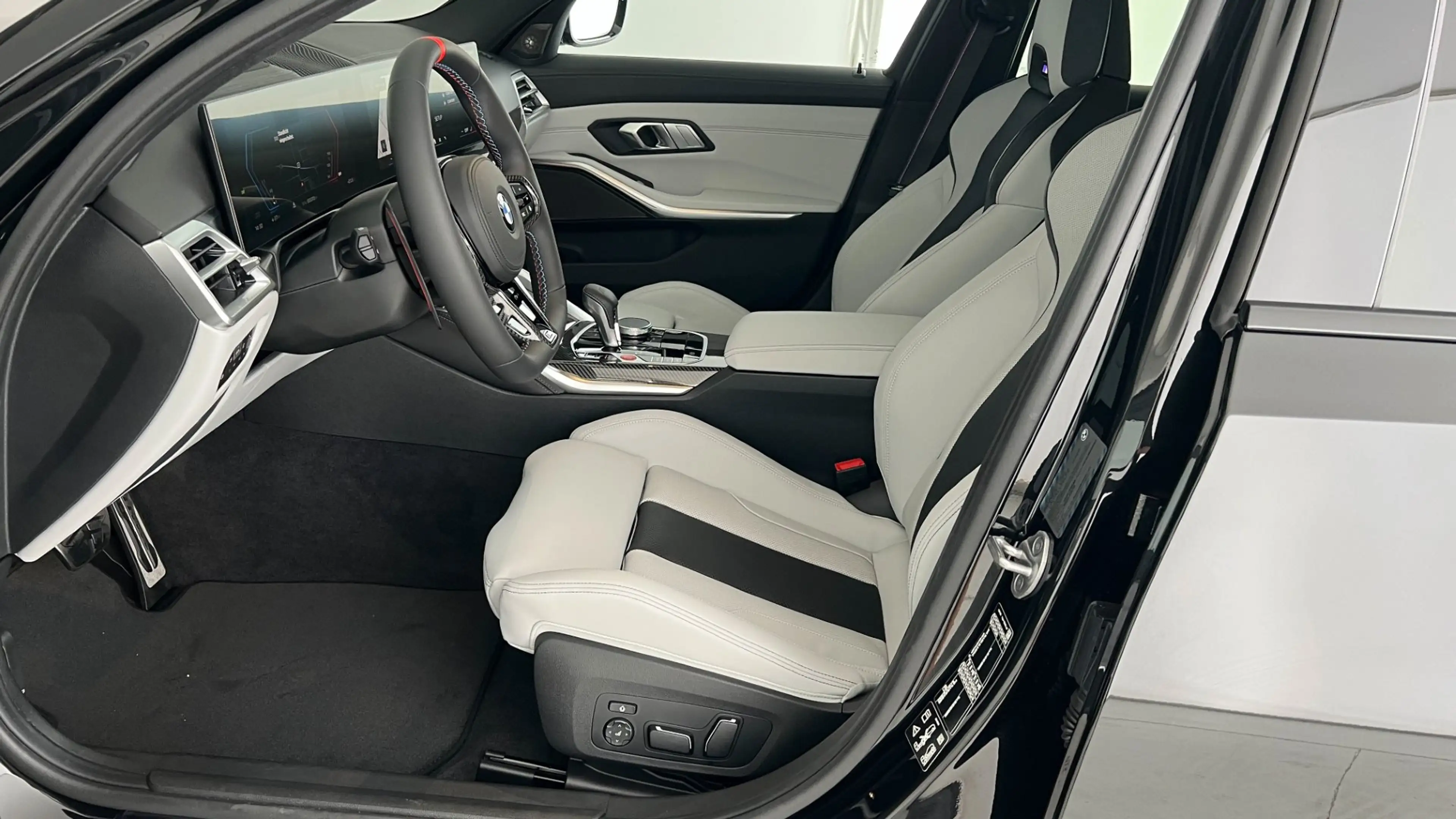 BMW M3 Competition M xDrive — photo 12