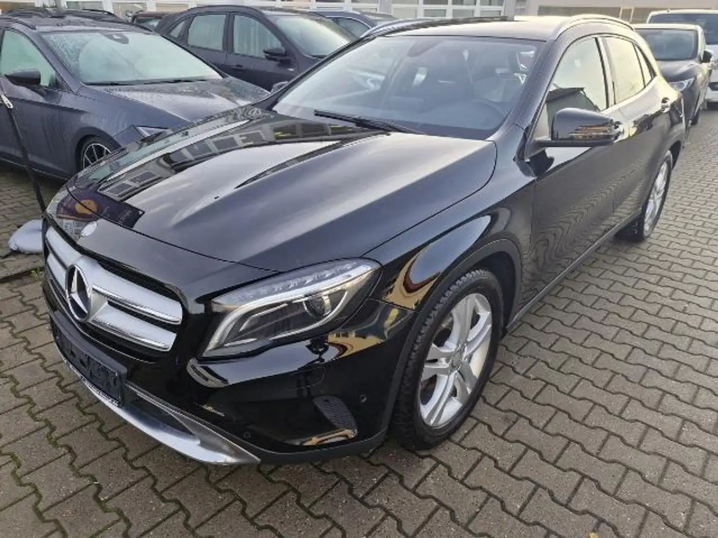 Mercedes-Benz GLA 180 Urban,Score 8-fach bereift Schwarz - 1