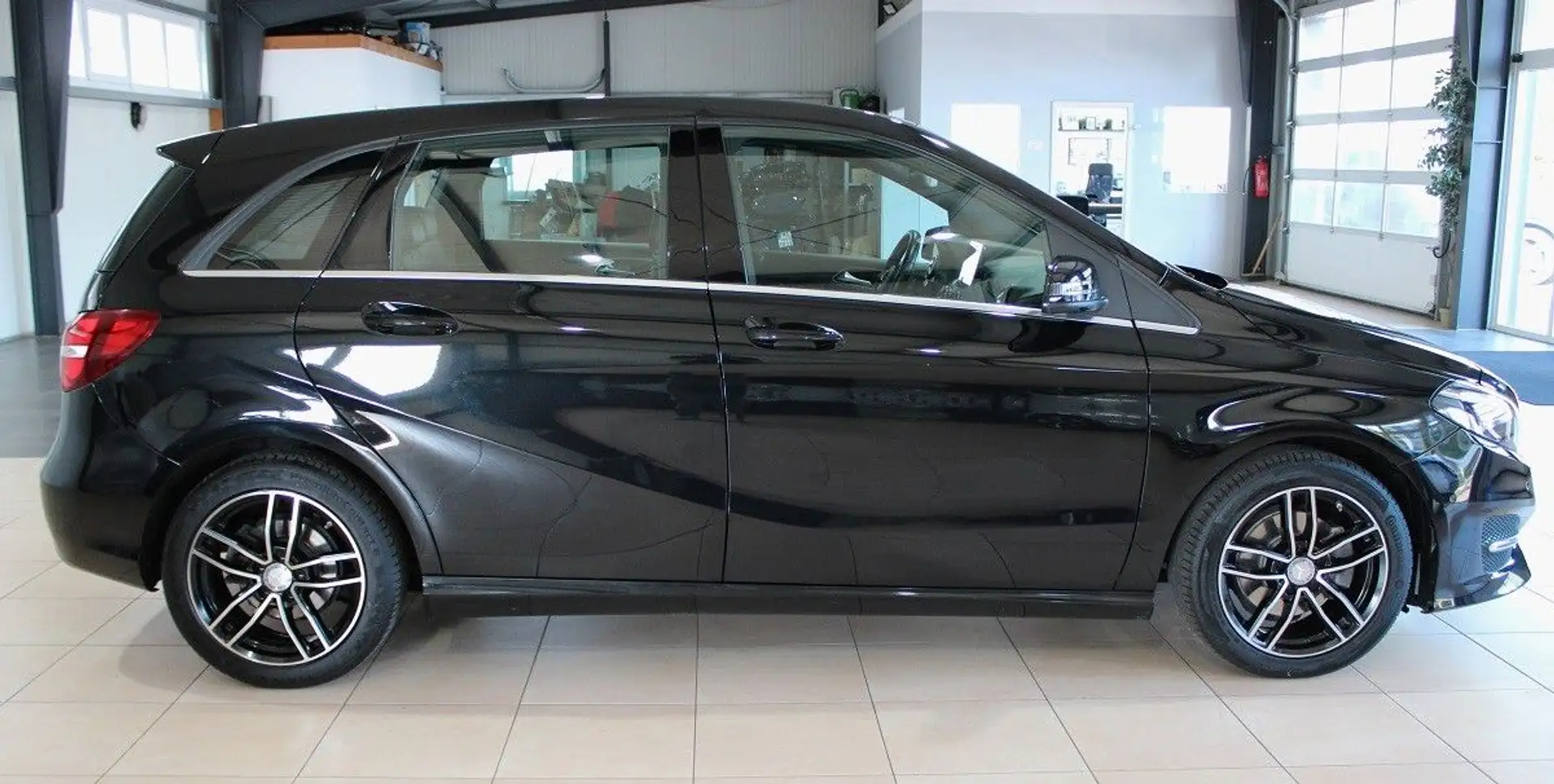Mercedes-Benz B 200 B-Klasse200Score*AUTOMATIK*TÜV NEU*NAVI*AHK*EU6 Чорний - 2