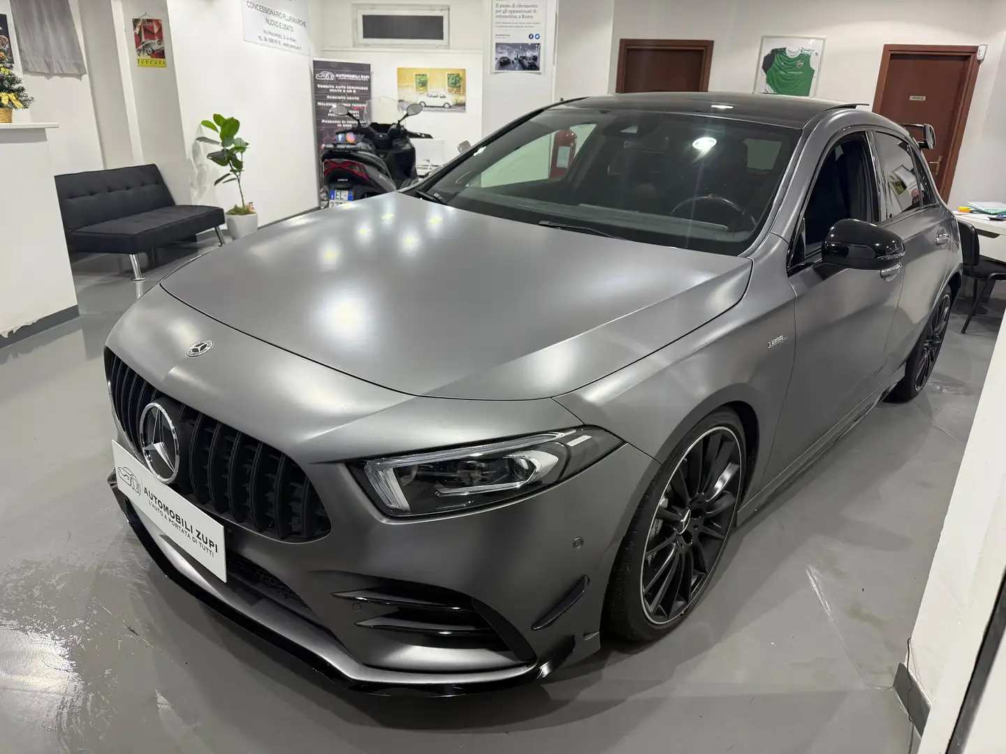 Mercedes-Benz A 35 AMG LUCI AMBIENTE/TETTO PANORAMICO/SCARICO CARBONI Grigio - 2