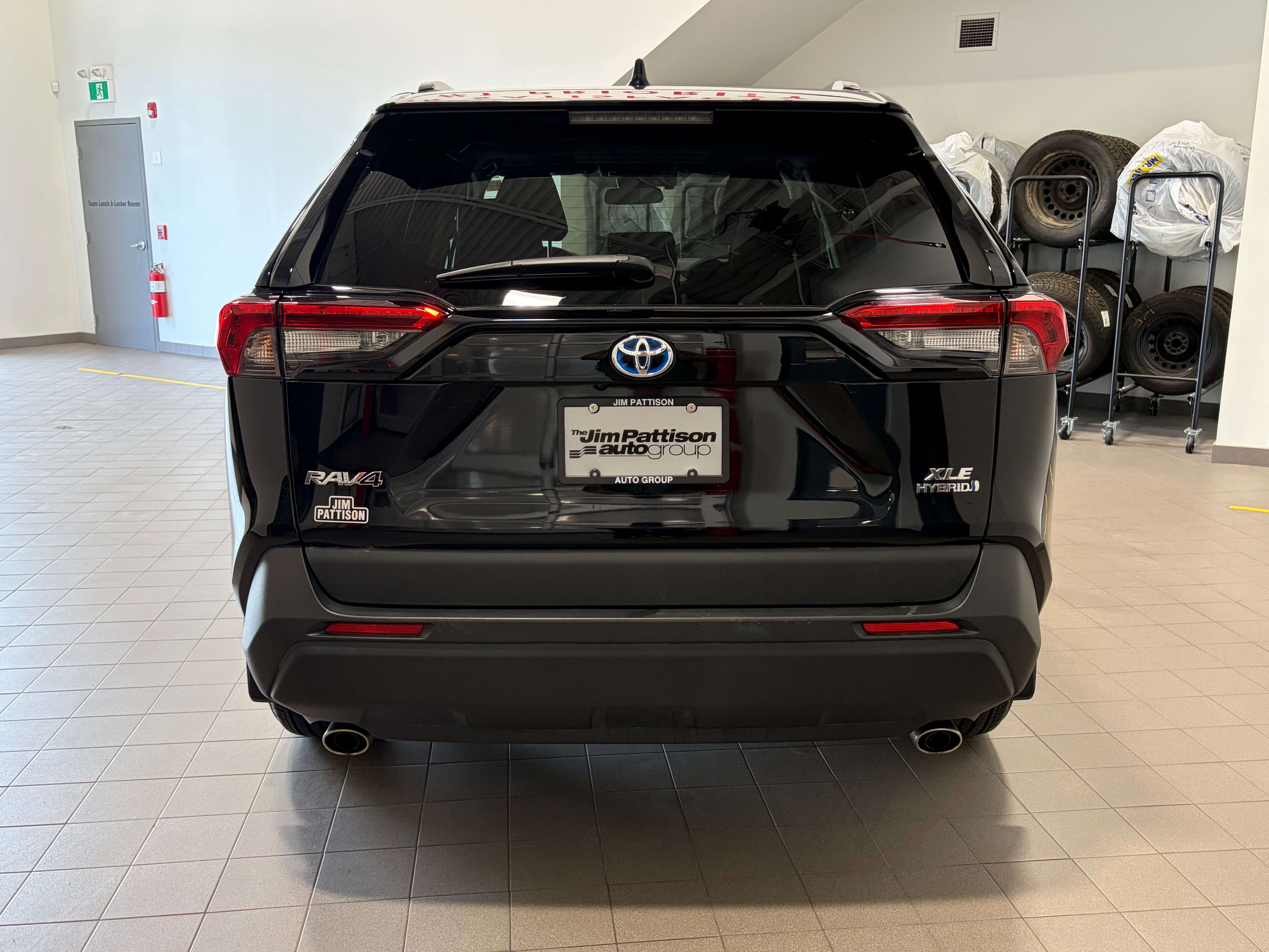 2023 Toyota RAV4 XLE HYBRID FANTASTIC AWD CAPABILITY LOW MILLEAGE — снимка 1