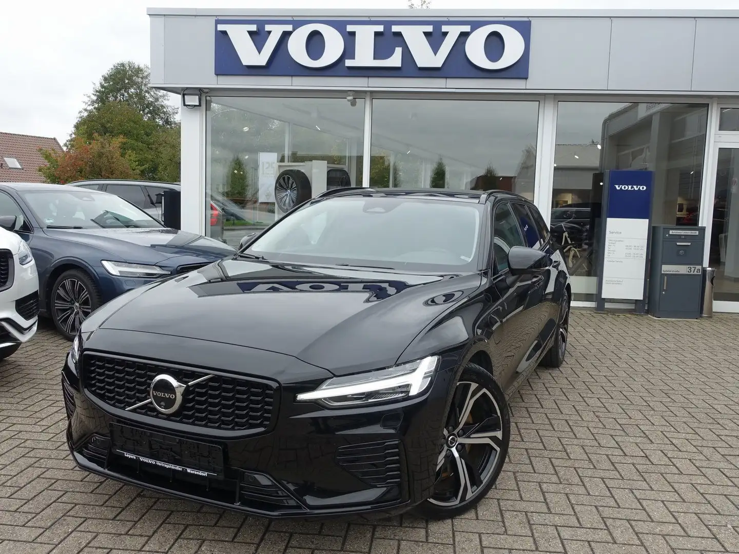 Volvo V60 Plus Dark T6 AWD Recharge PANO/BLIS/360°KAM Schwarz - 1