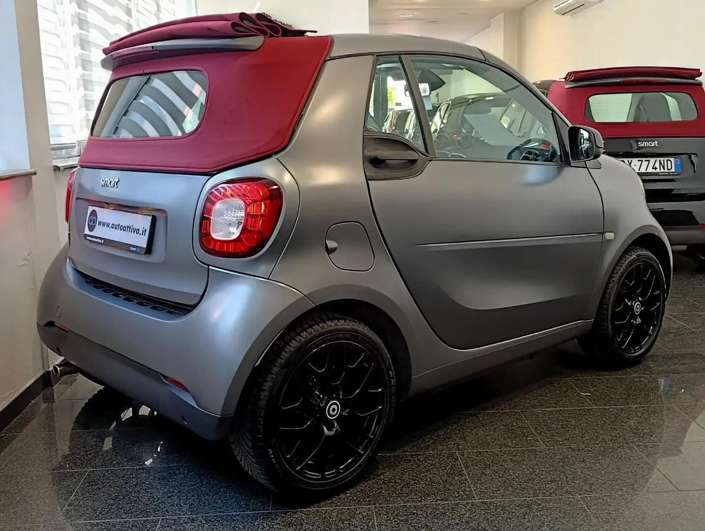 smart forTwo Cabrio 0.9 t Prime 90cv twinamic Opaca capot Rossa Grau - 2