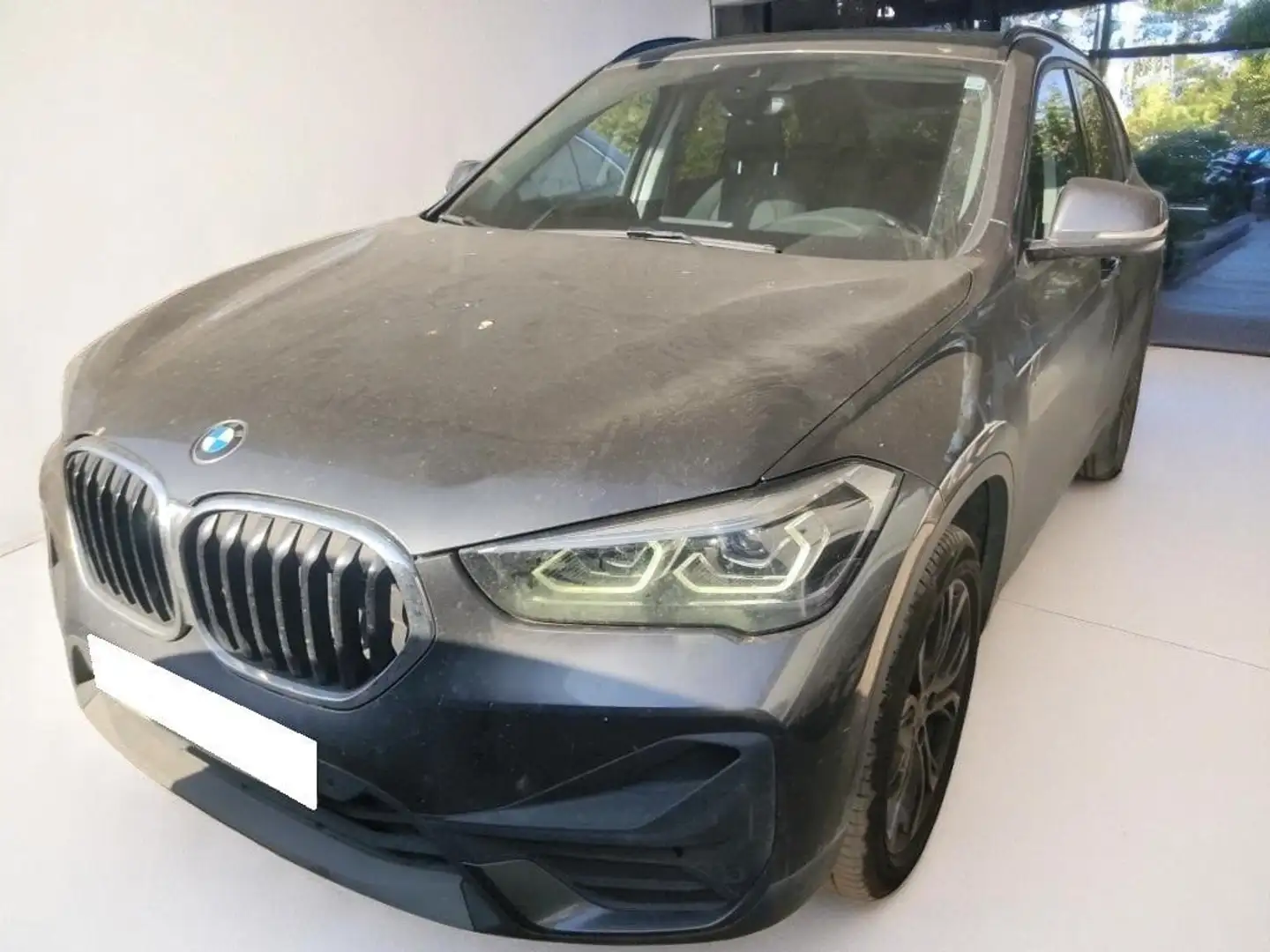 BMW X1 sDrive 18iA Grau - 2