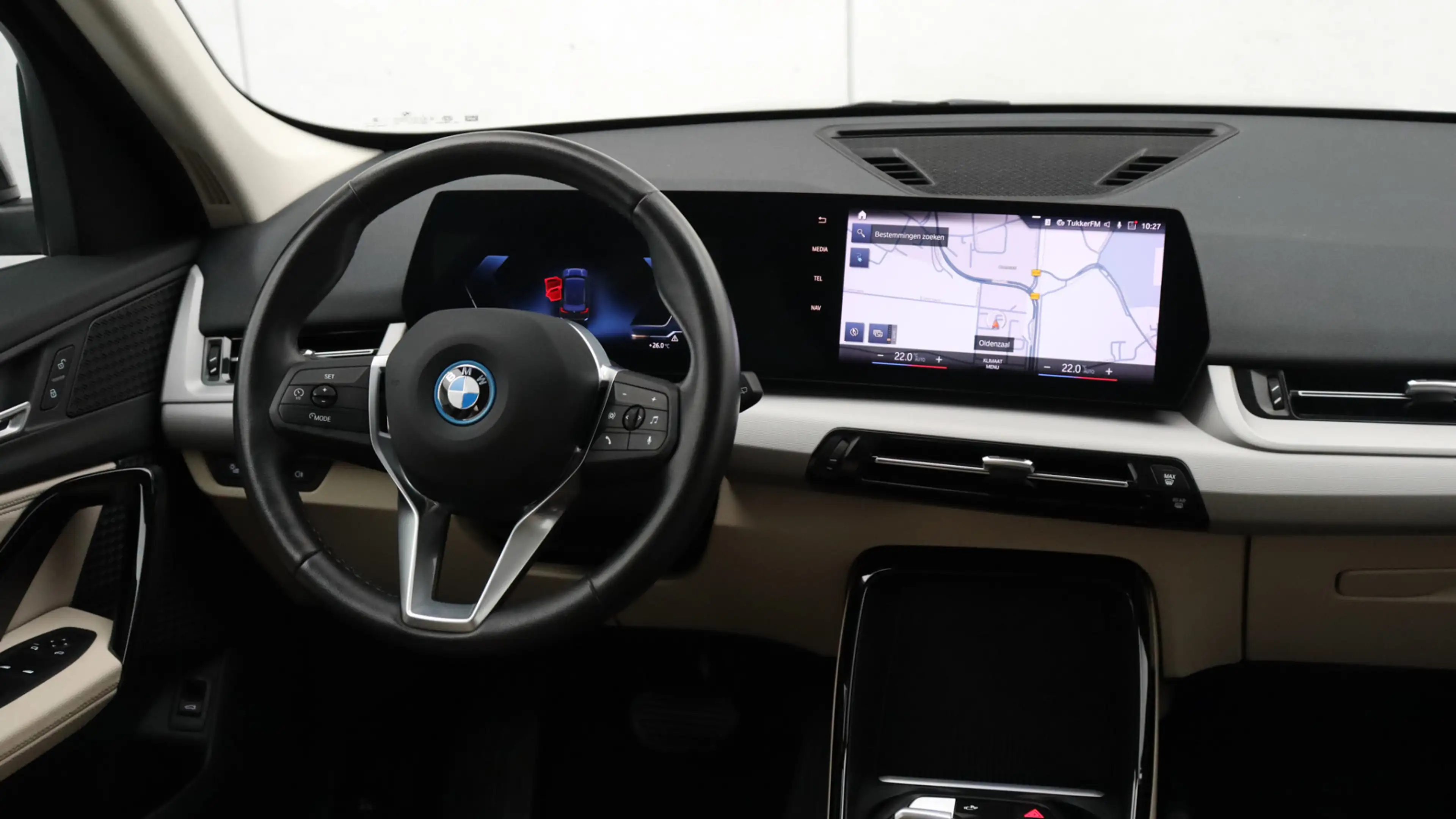 BMW iX1 xDrive30 Launch Edition | Leder | Achteruitrijcame — photo 9