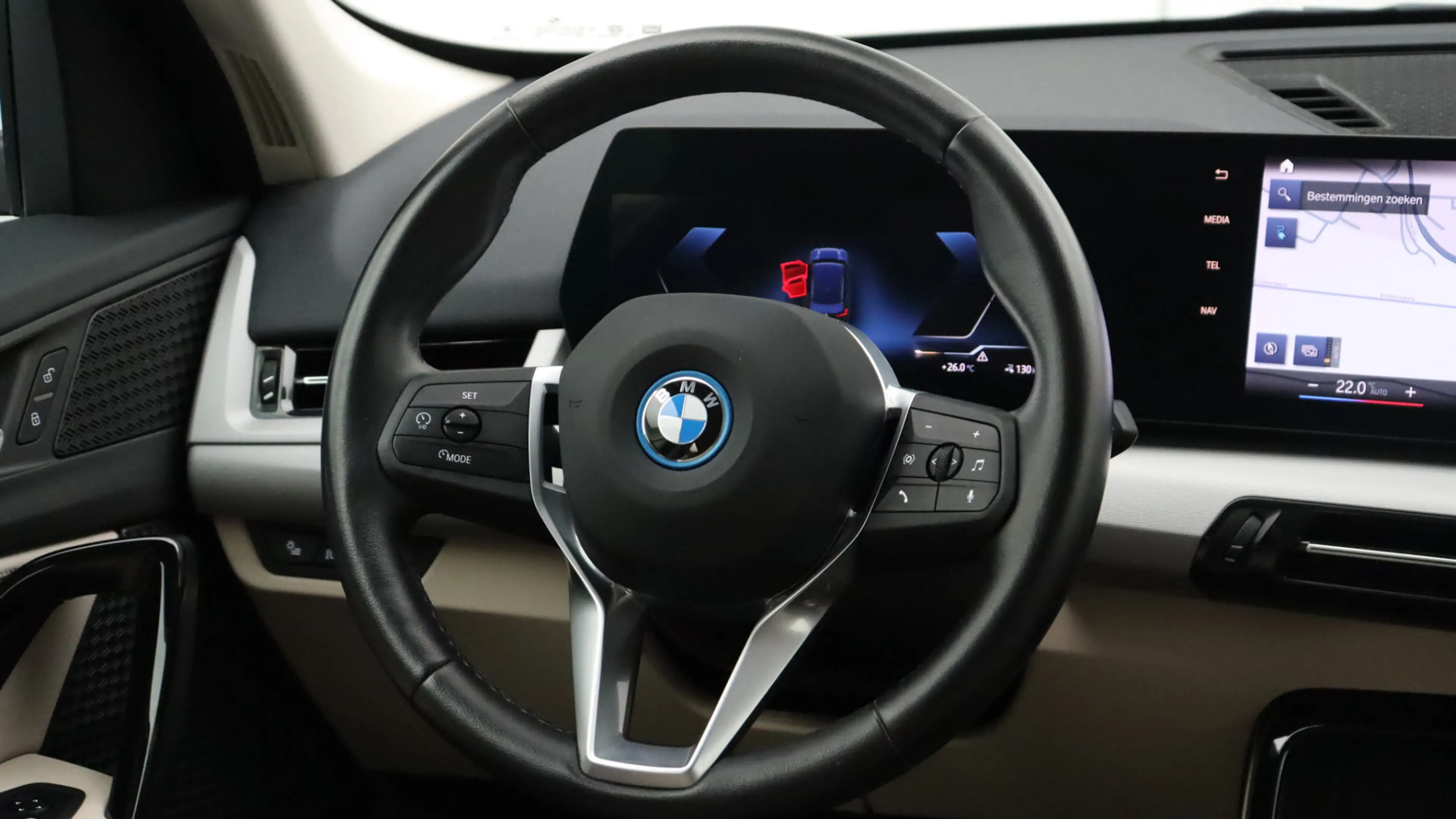 BMW iX1 xDrive30 Launch Edition | Leder | Achteruitrijcame — photo 19