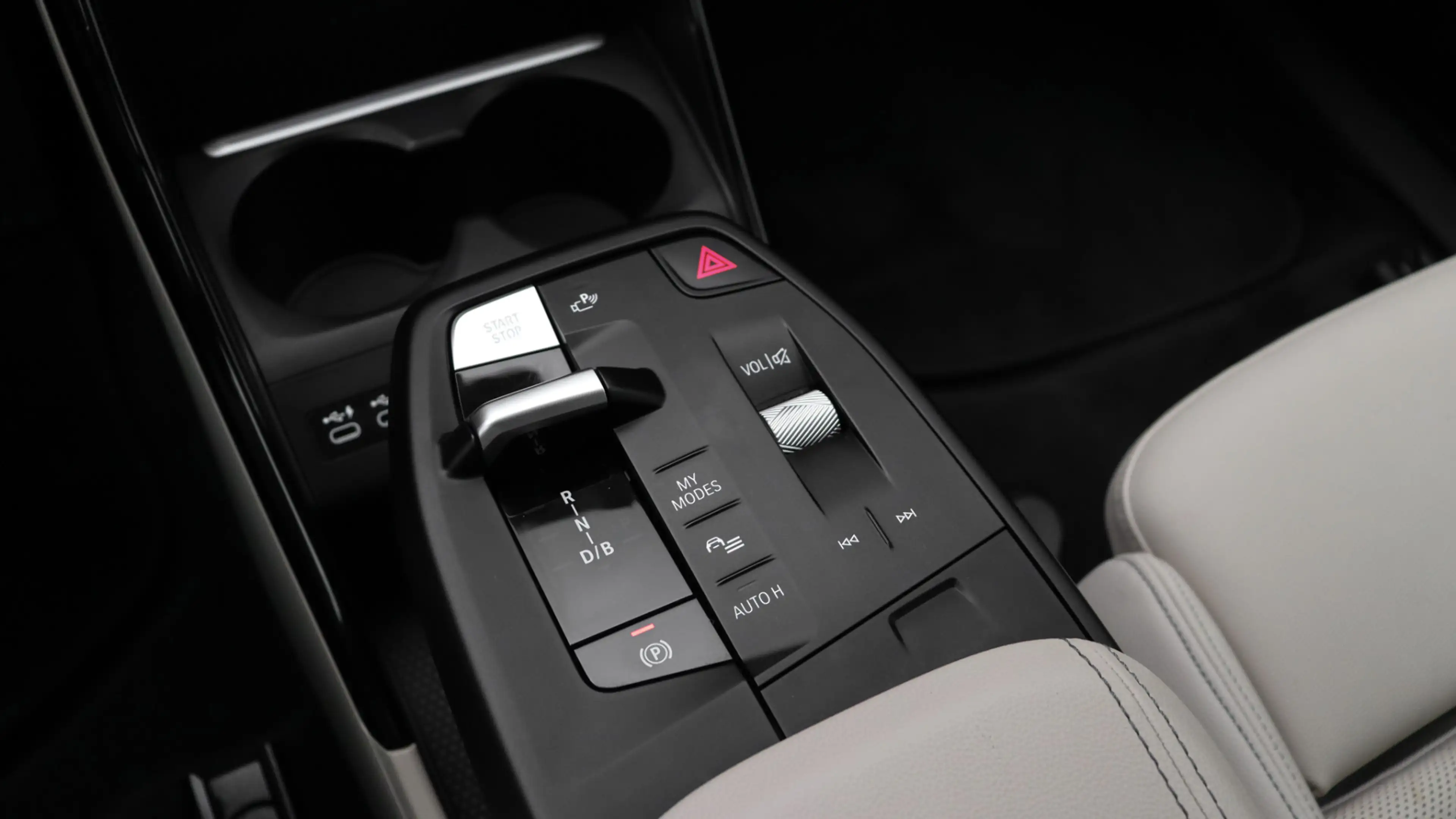 BMW iX1 xDrive30 Launch Edition | Leder | Achteruitrijcame — photo 16