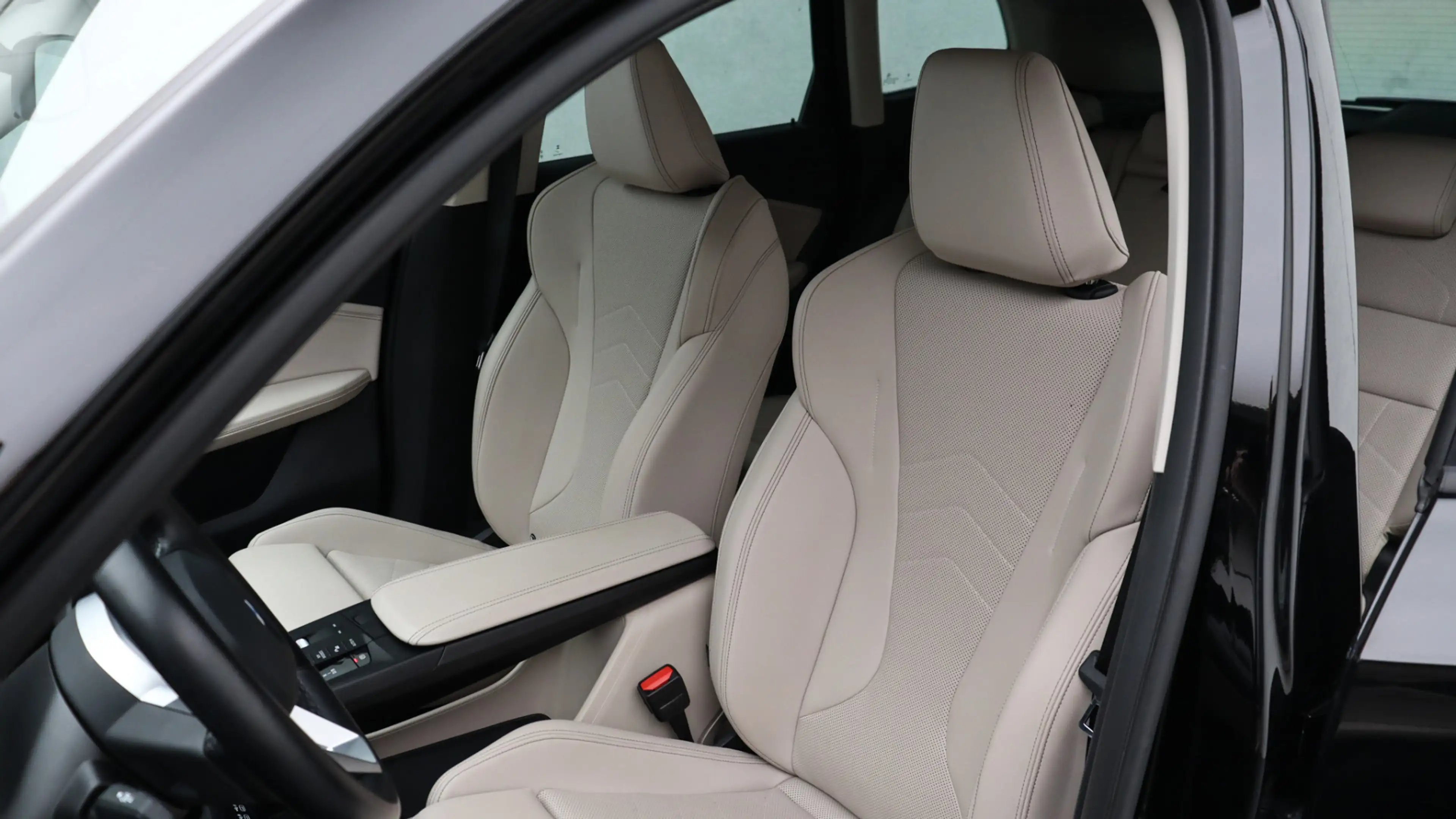 BMW iX1 xDrive30 Launch Edition | Leder | Achteruitrijcame — photo 8