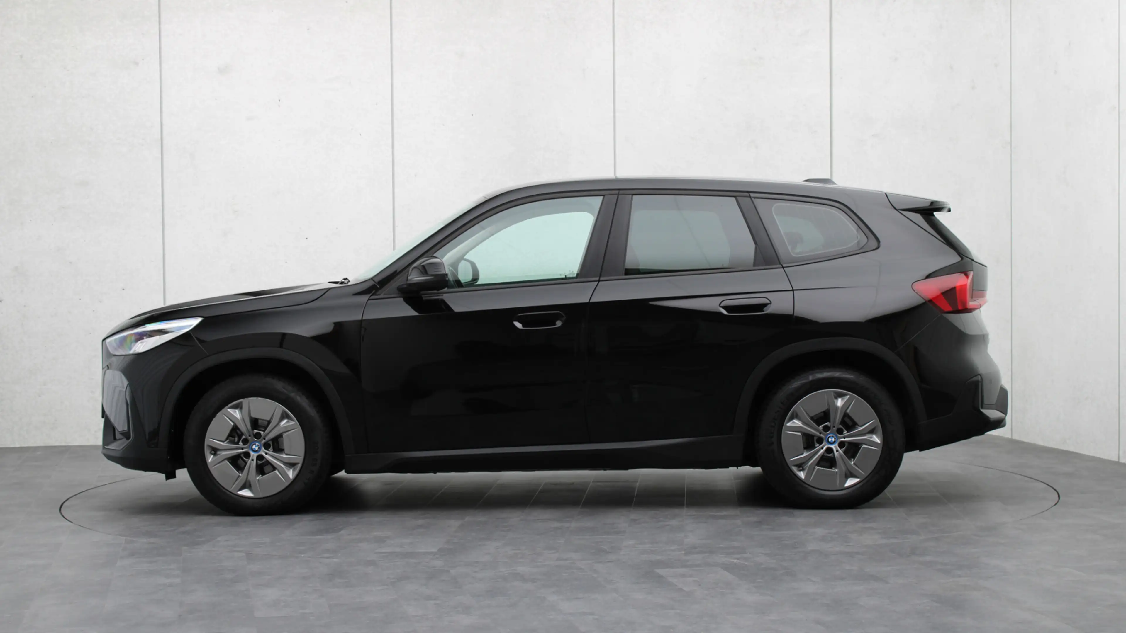 BMW iX1 xDrive30 Launch Edition | Leder | Achteruitrijcame — photo 2
