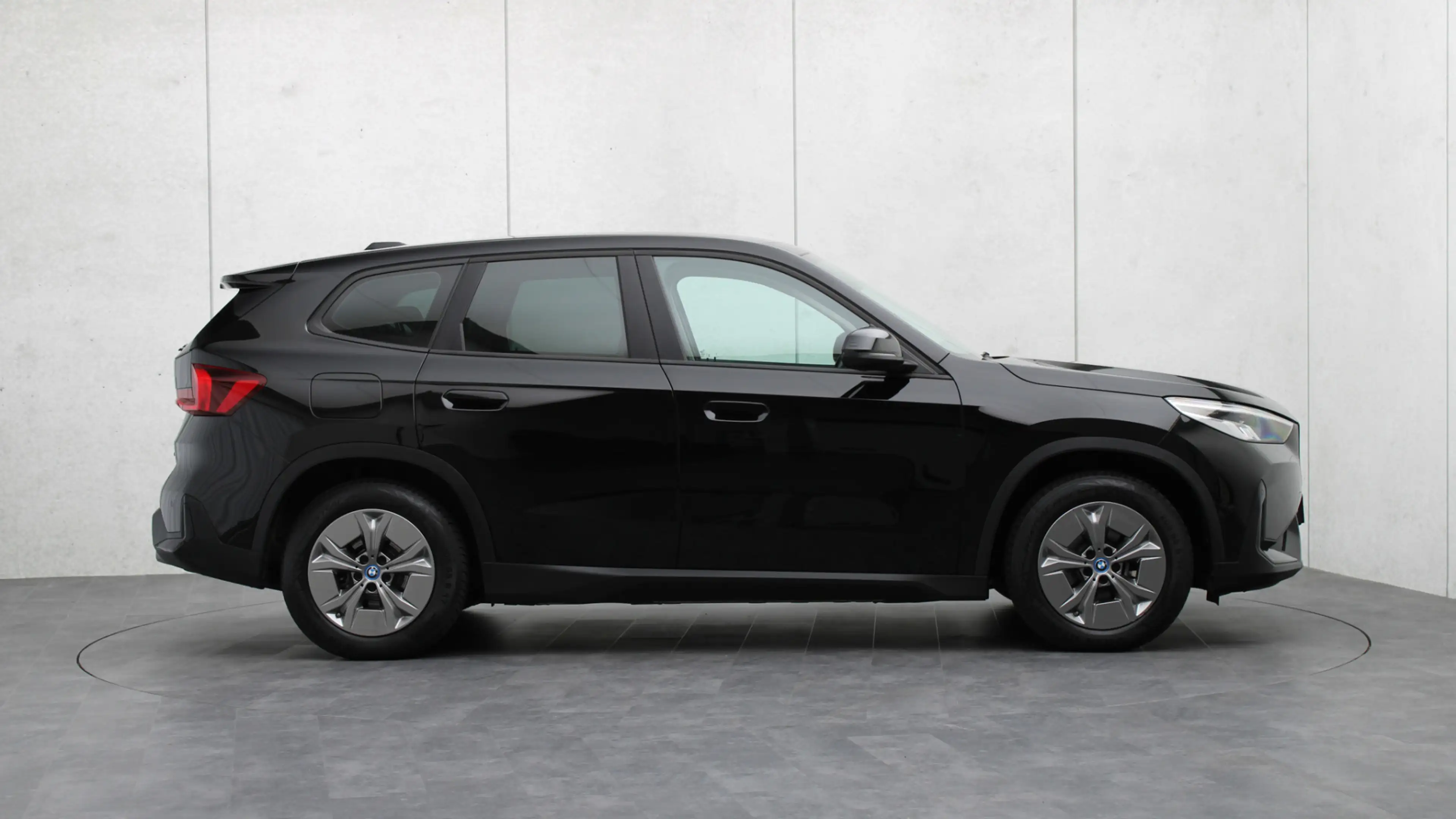 BMW iX1 xDrive30 Launch Edition | Leder | Achteruitrijcame — photo 26