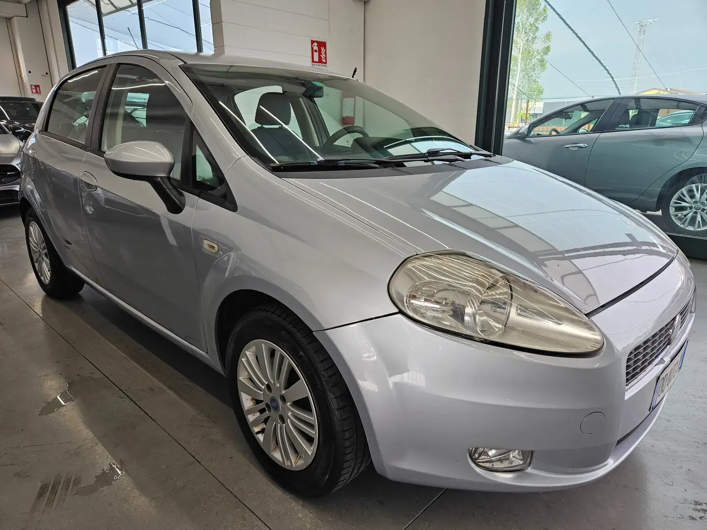 Fiat Grande Punto 5p 1.3 mjt 16v Emotion 90cv NEOPATENTATI Argento - 1