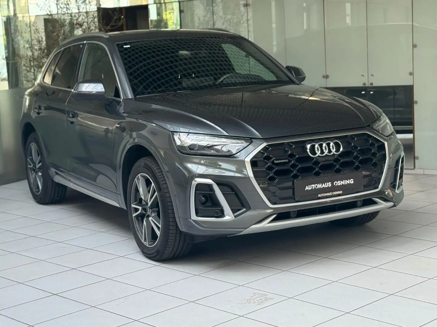 Audi Q5 40TDI Q S-LINE VIRTUAL 360° MTRIX AHK STANDHZ Grau - 1