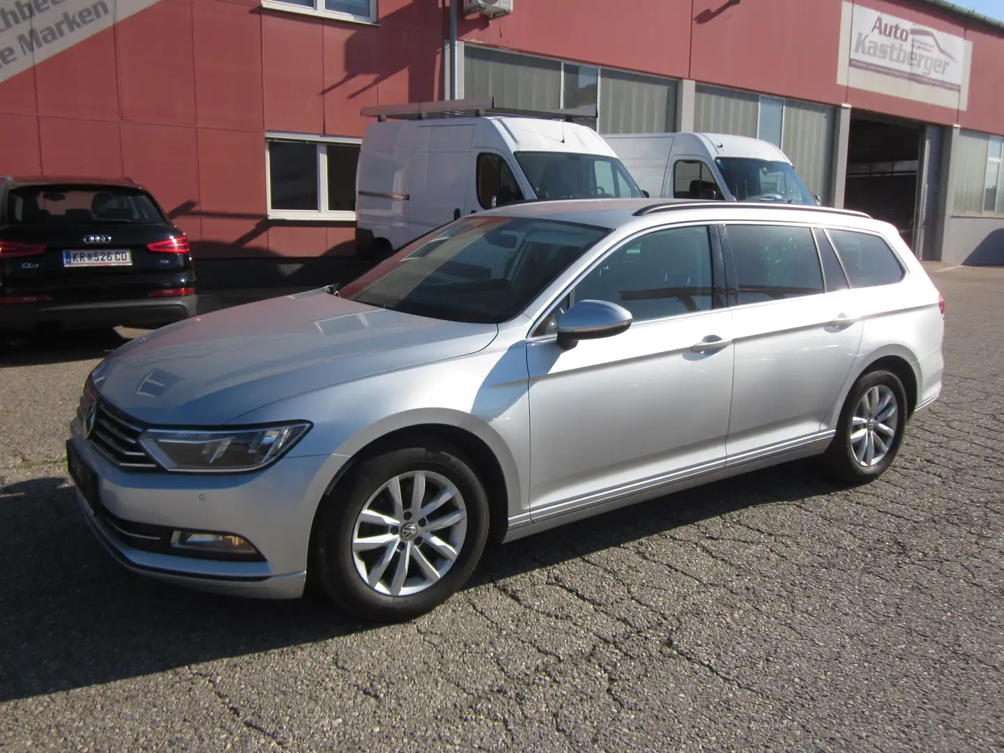 Volkswagen Passat Variant Passat Variant 1,6 SCR TDI DSG Comfortline Silber - 1