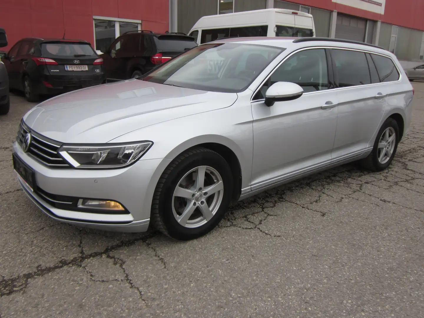 Volkswagen Passat Variant Passat Variant 1,6 SCR TDI DSG Comfortline Silber - 1
