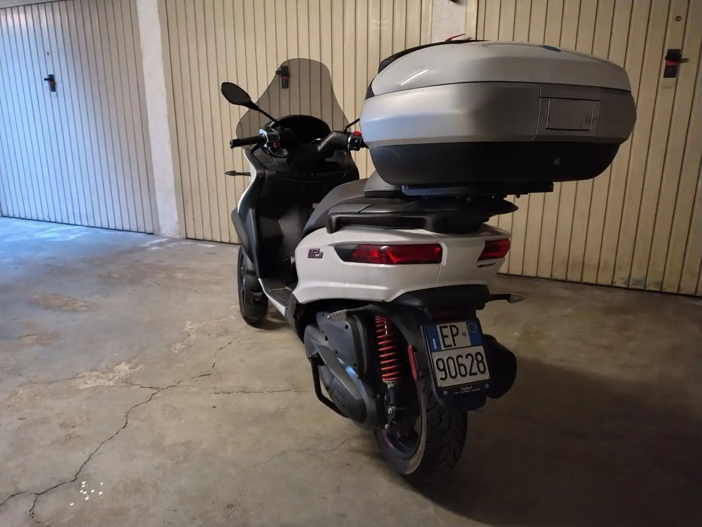 Piaggio MP3 350 Asb sport hpe Blanc - 2