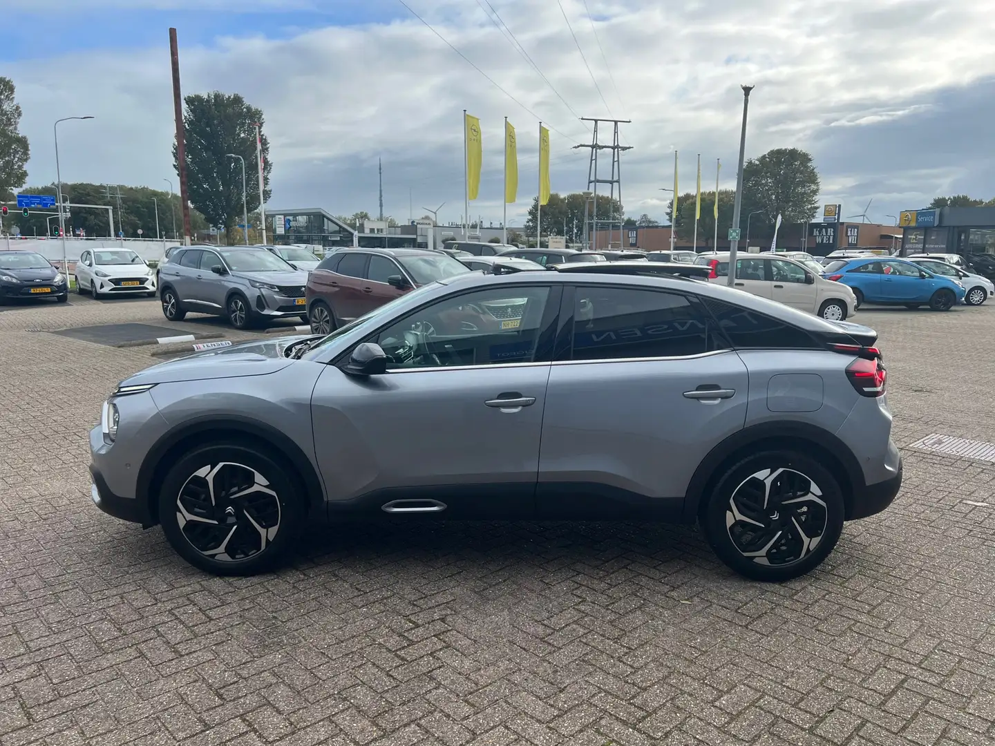 Citroen C4 1.2 130PK Shine | Automaat | Navigatie | Opendak | Grijs - 2