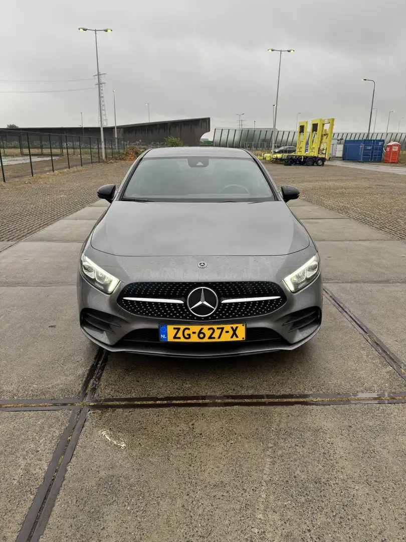 Mercedes-Benz A 180 Amg line pakket Grijs - 2