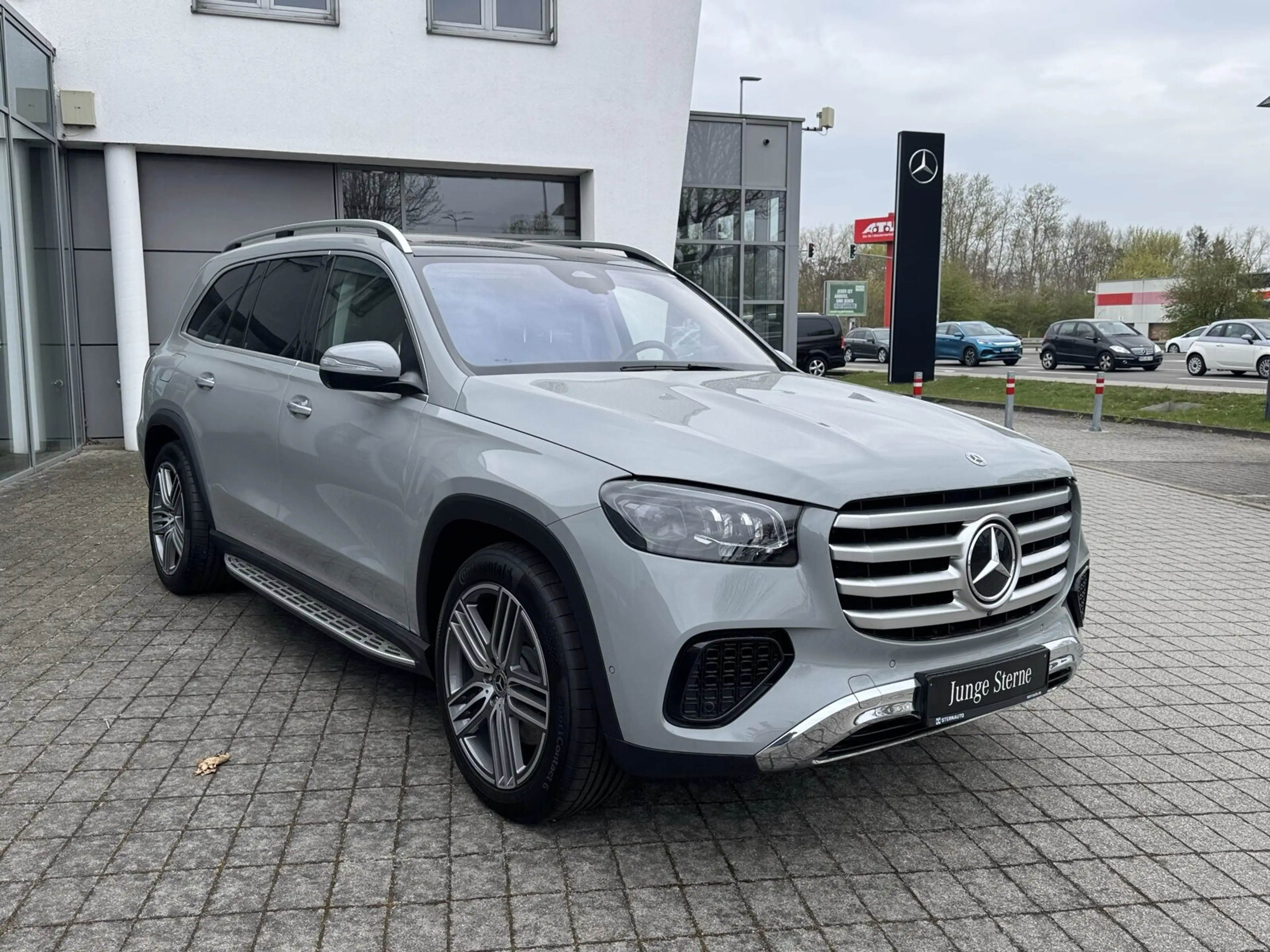 Mercedes-Benz GLS 350 GLS 350 d 4MATIC Distro Pano AHK Akustik 21 Zoll — photo 3