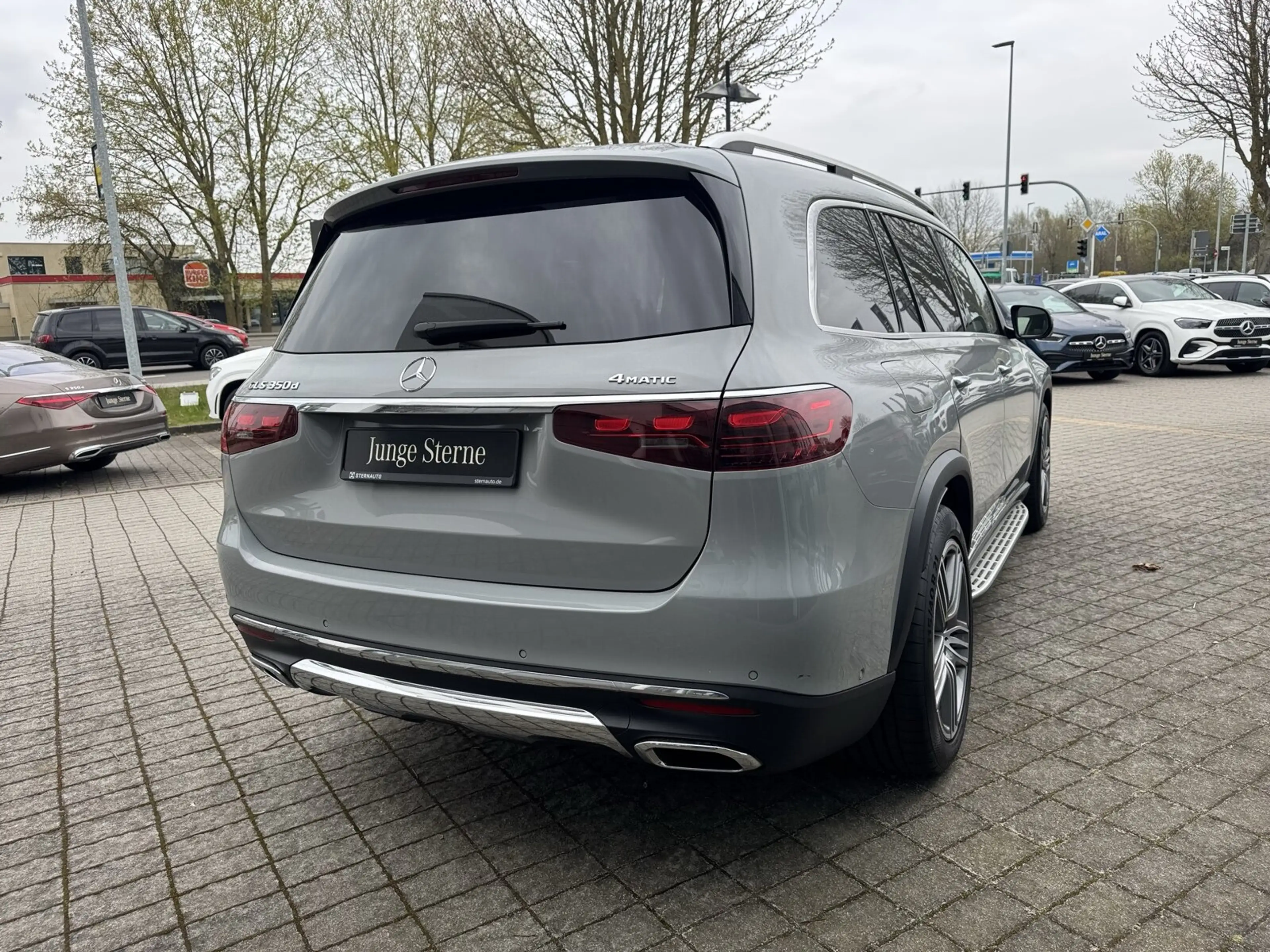 Mercedes-Benz GLS 350 GLS 350 d 4MATIC Distro Pano AHK Akustik 21 Zoll — photo 4