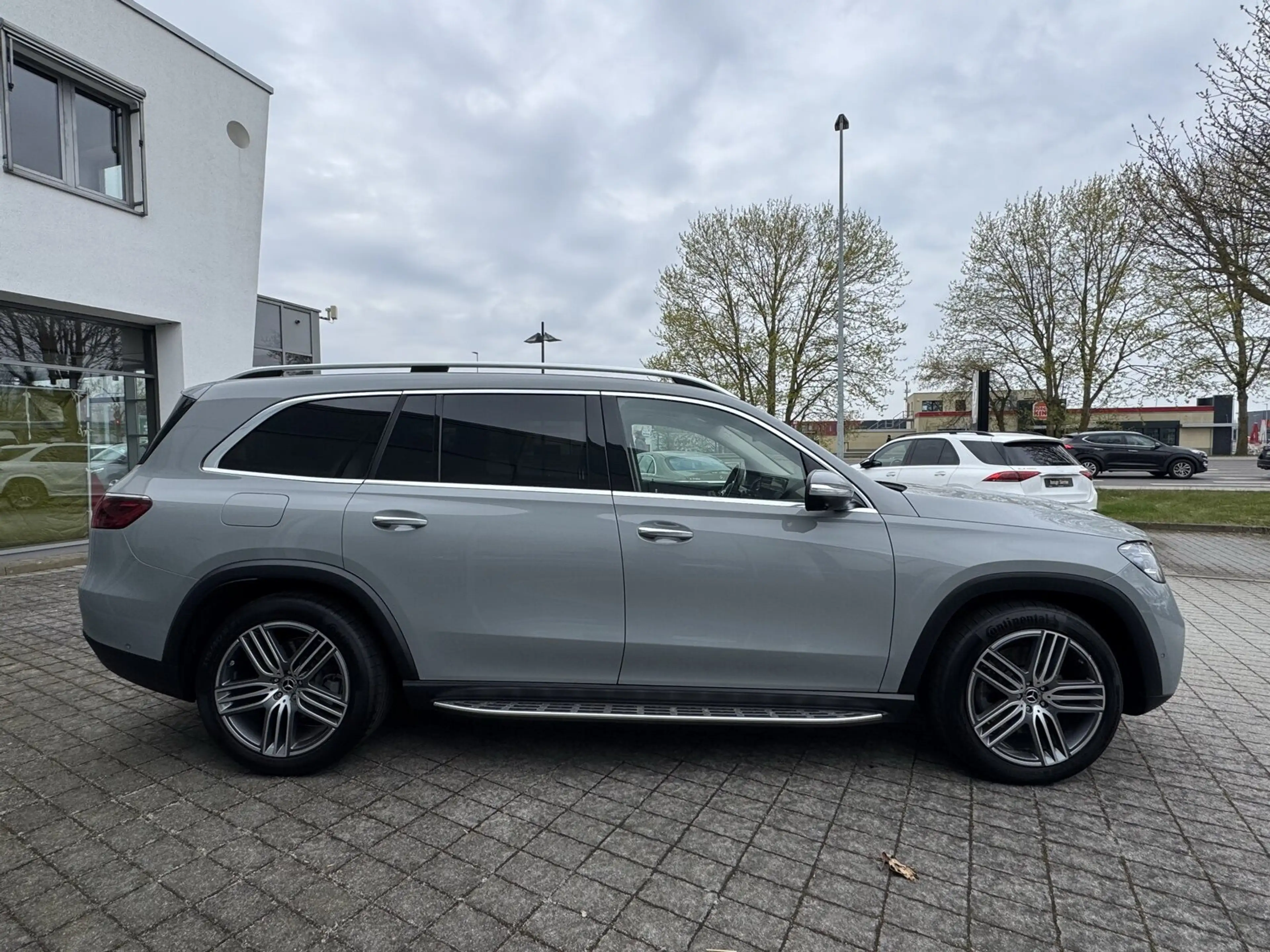 Mercedes-Benz GLS 350 GLS 350 d 4MATIC Distro Pano AHK Akustik 21 Zoll — photo 8