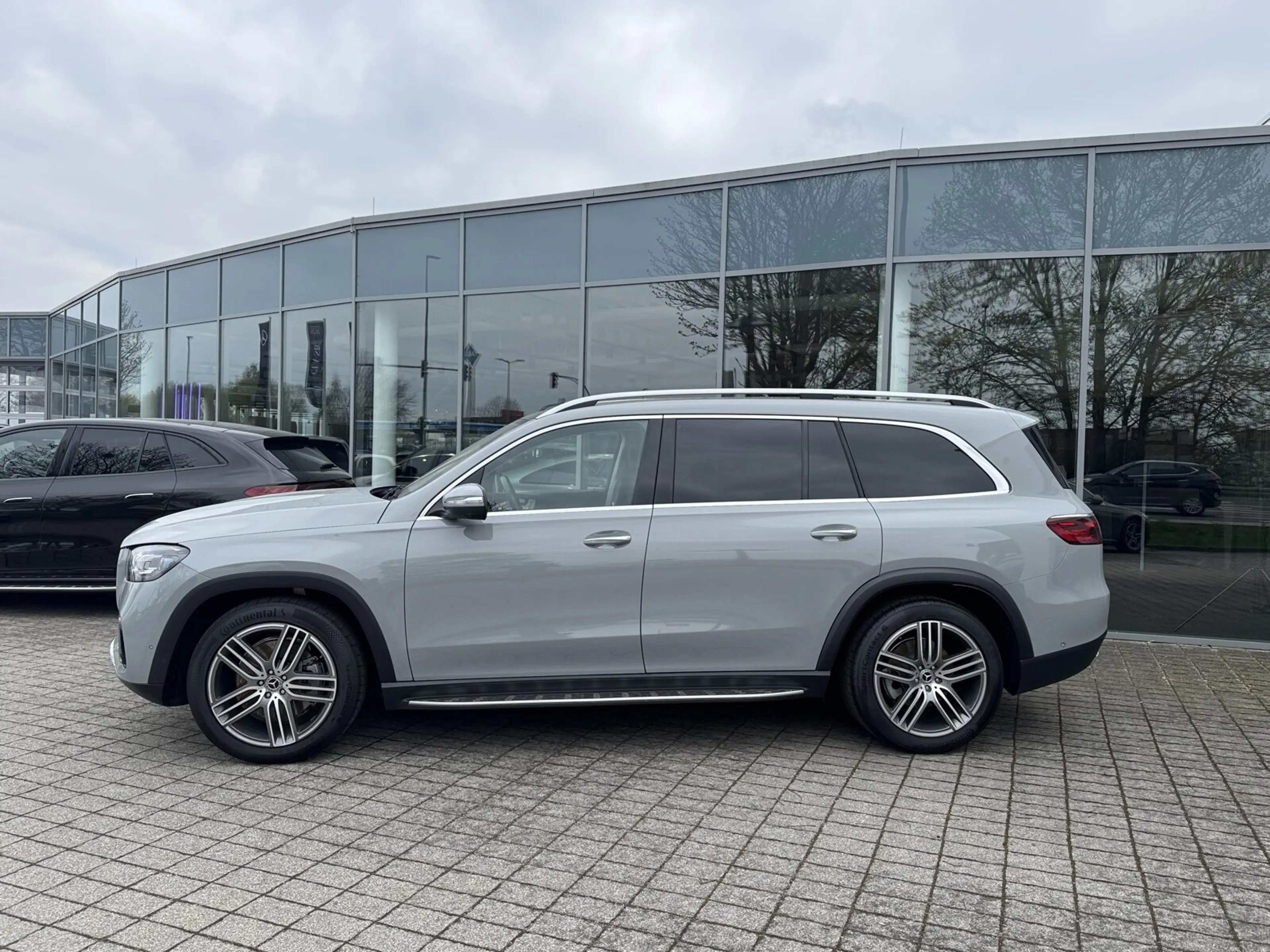 Mercedes-Benz GLS 350 GLS 350 d 4MATIC Distro Pano AHK Akustik 21 Zoll — photo 7