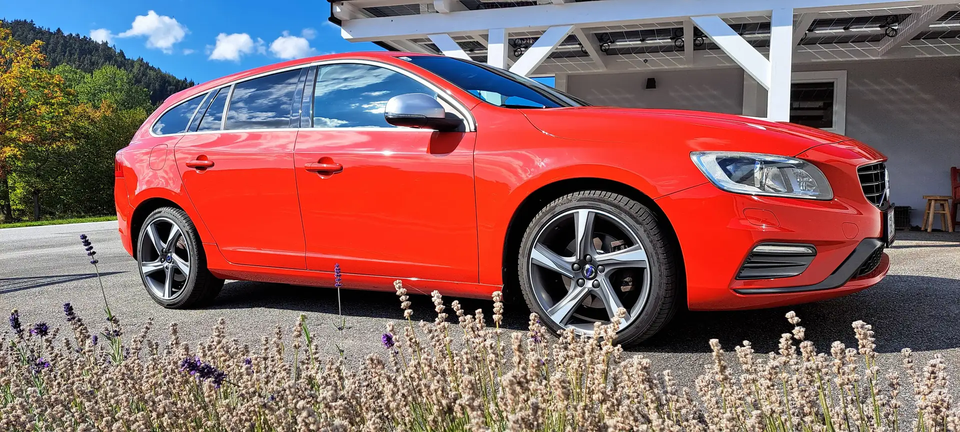 Volvo V60 V60 D3 Momentum R-Design Geartronic Momentum R-Design Rot - 1