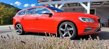 V60 D3 Momentum R-Design Geartronic Momentum R-Design