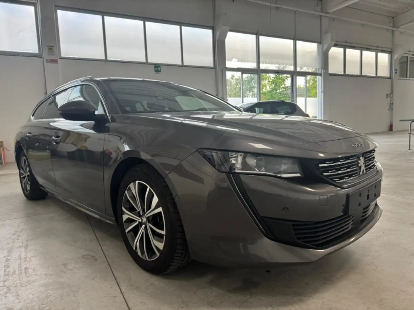 Peugeot 508 BlueHDi 130 Stop&Start EAT8 SW Allure Pack Grau - 2