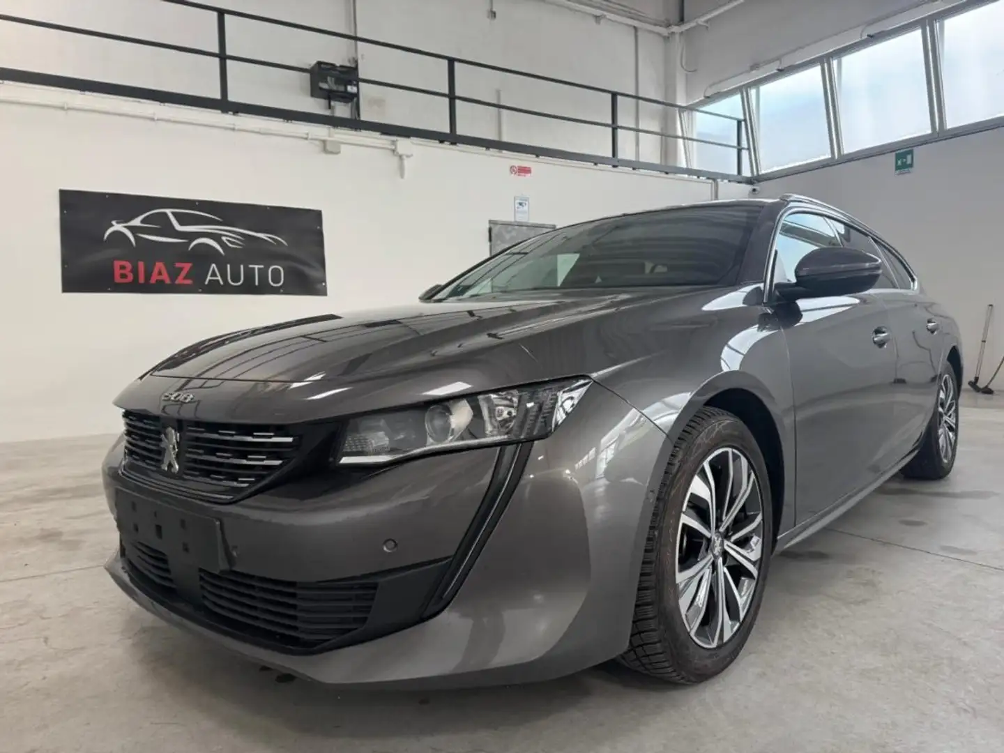 Peugeot 508 BlueHDi 130 Stop&Start EAT8 SW Allure Pack Grau - 1