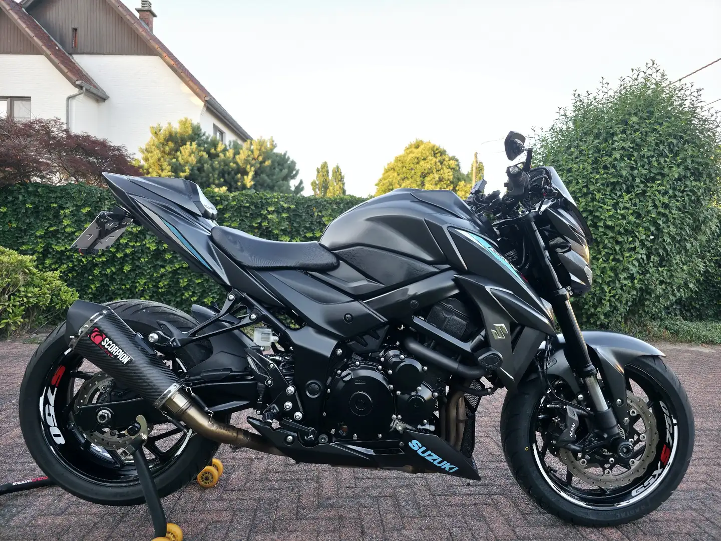 Suzuki GSX-S 750 Street Performance - Gekeurd! Noir - 1