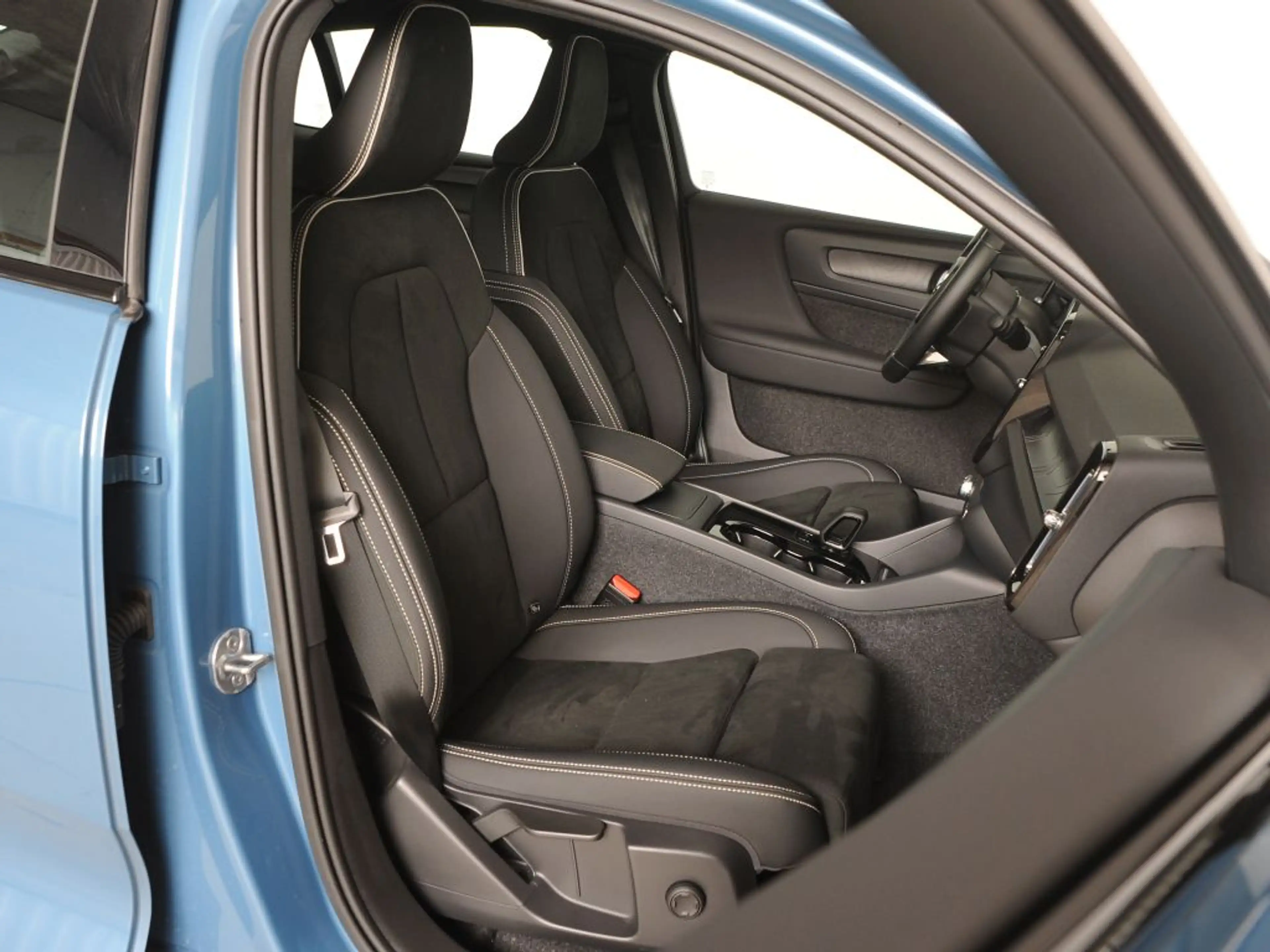 Volvo C40 Recharge Single Motor Plus *Google* — photo 13