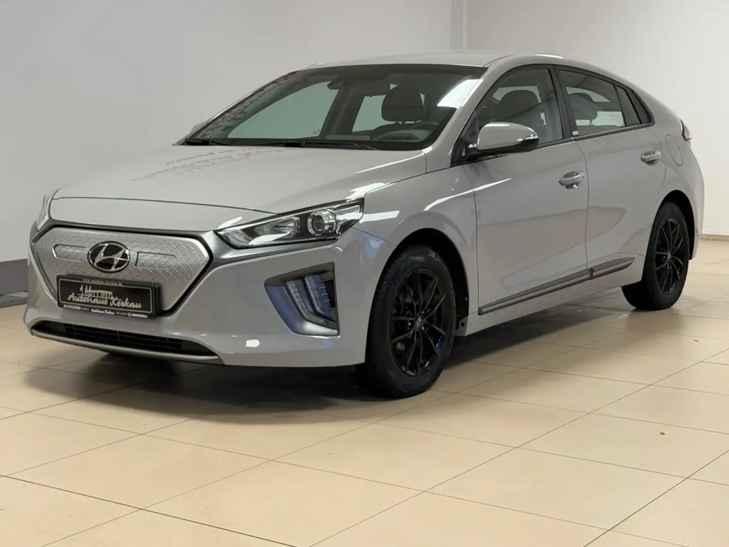 Hyundai IONIQ Elektro Trend + 8-Fach bereift + Carplay+ - 2