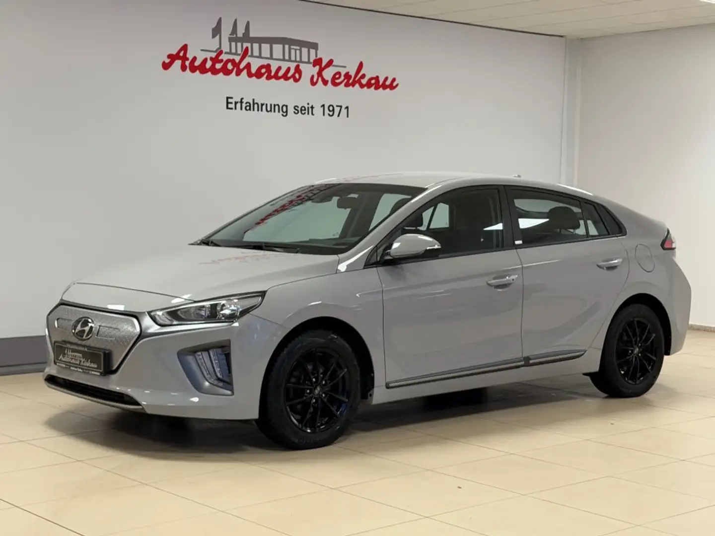 Hyundai IONIQ Elektro Trend + 8-Fach bereift + Carplay+ - 1