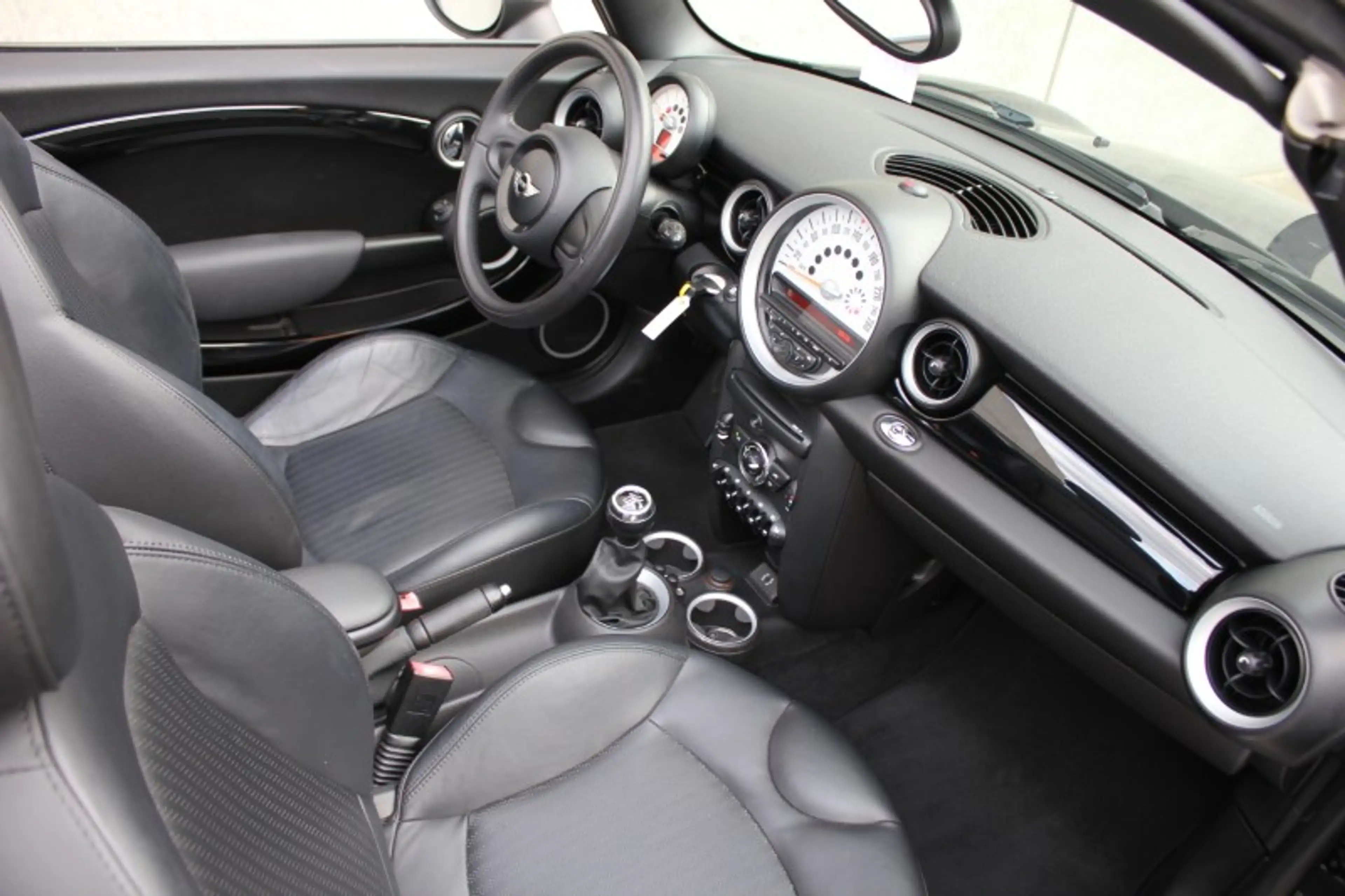 MINI One Cabrio Mini Cabriolet 1.6i One/ lage kilometers — photo 12