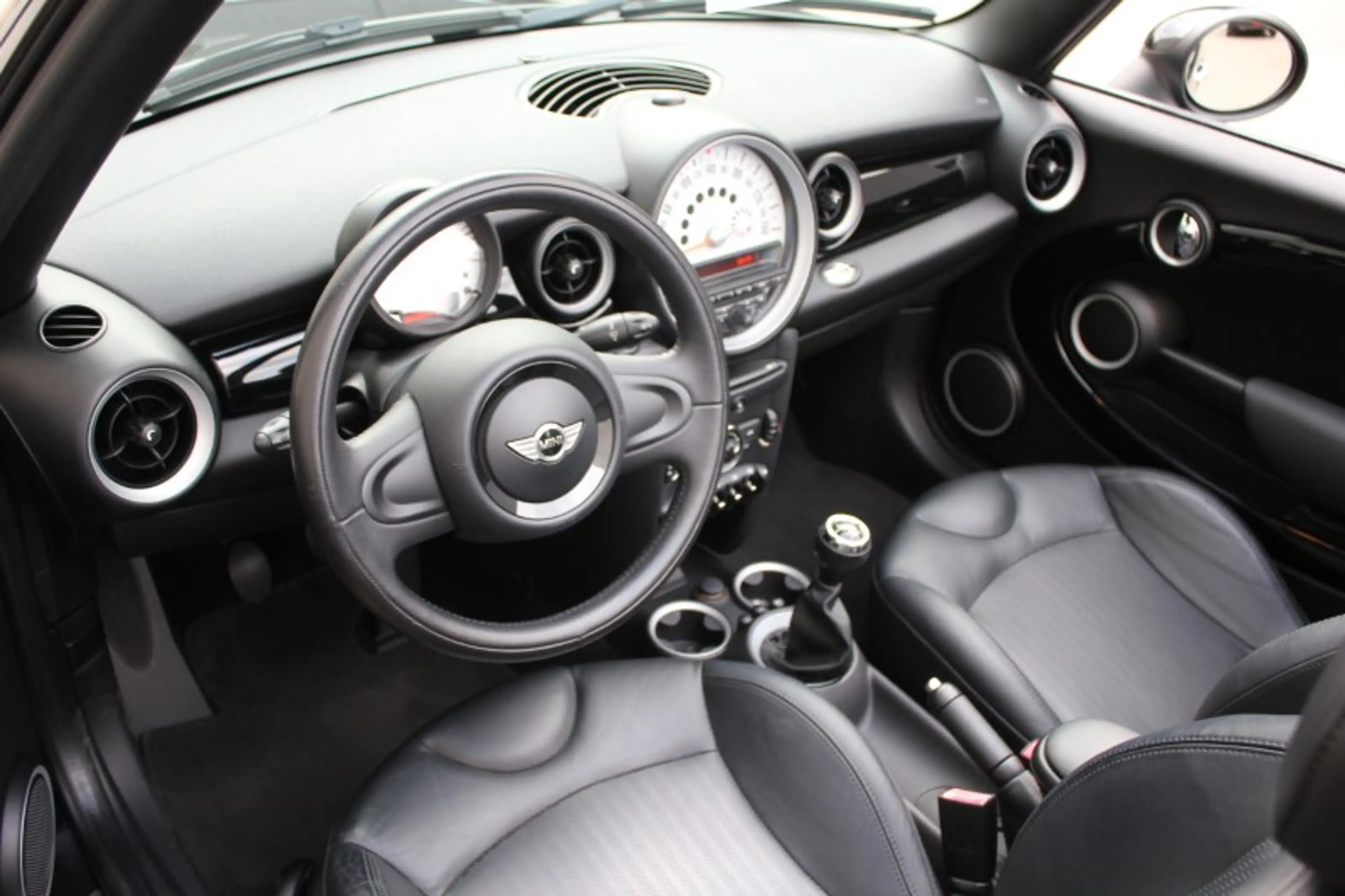 MINI One Cabrio Mini Cabriolet 1.6i One/ lage kilometers — photo 10