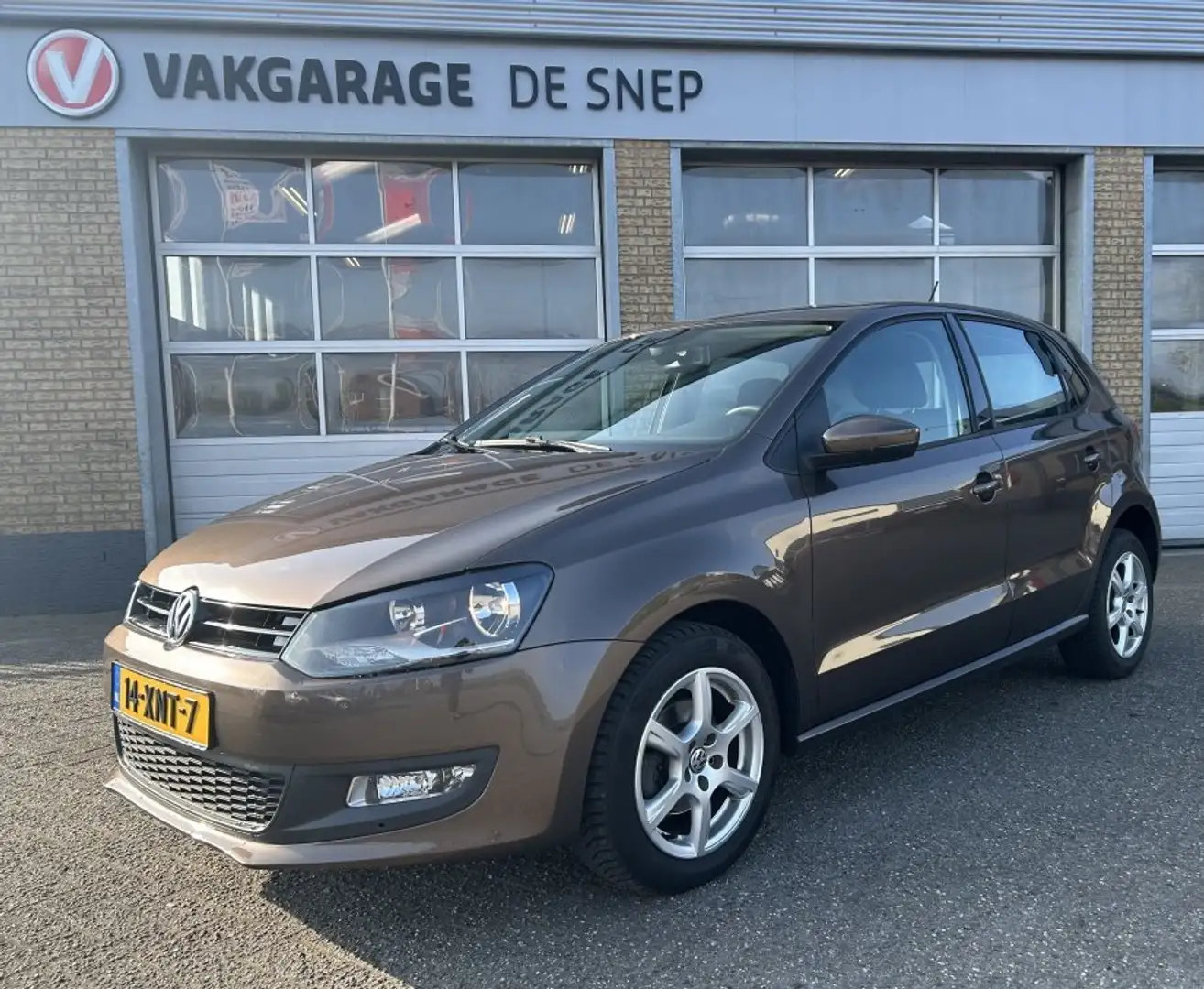 Volkswagen Polo 1.2 TSI BlM. Comfl. Bruin - 1