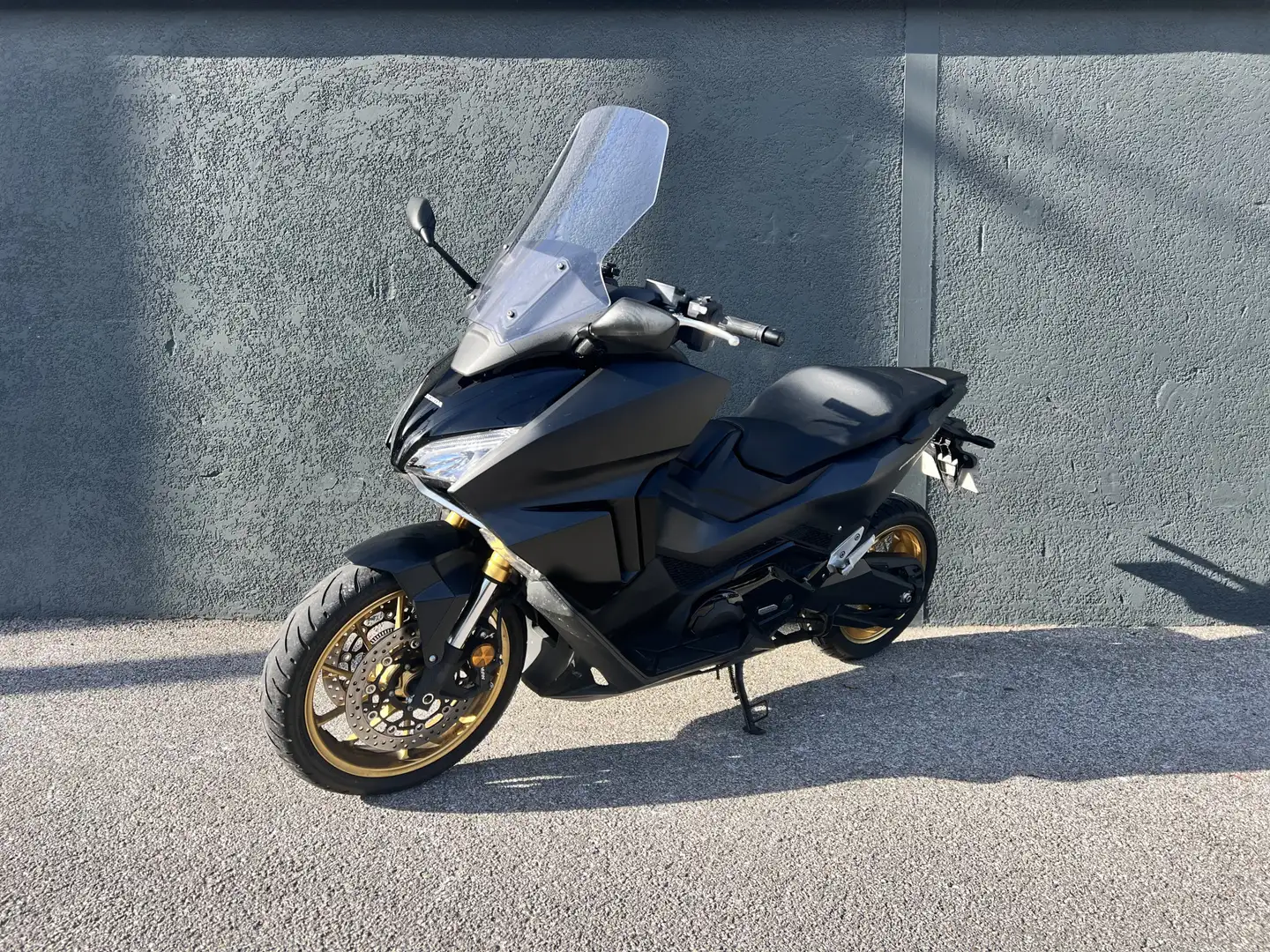 Honda Forza 750 Zwart - 2