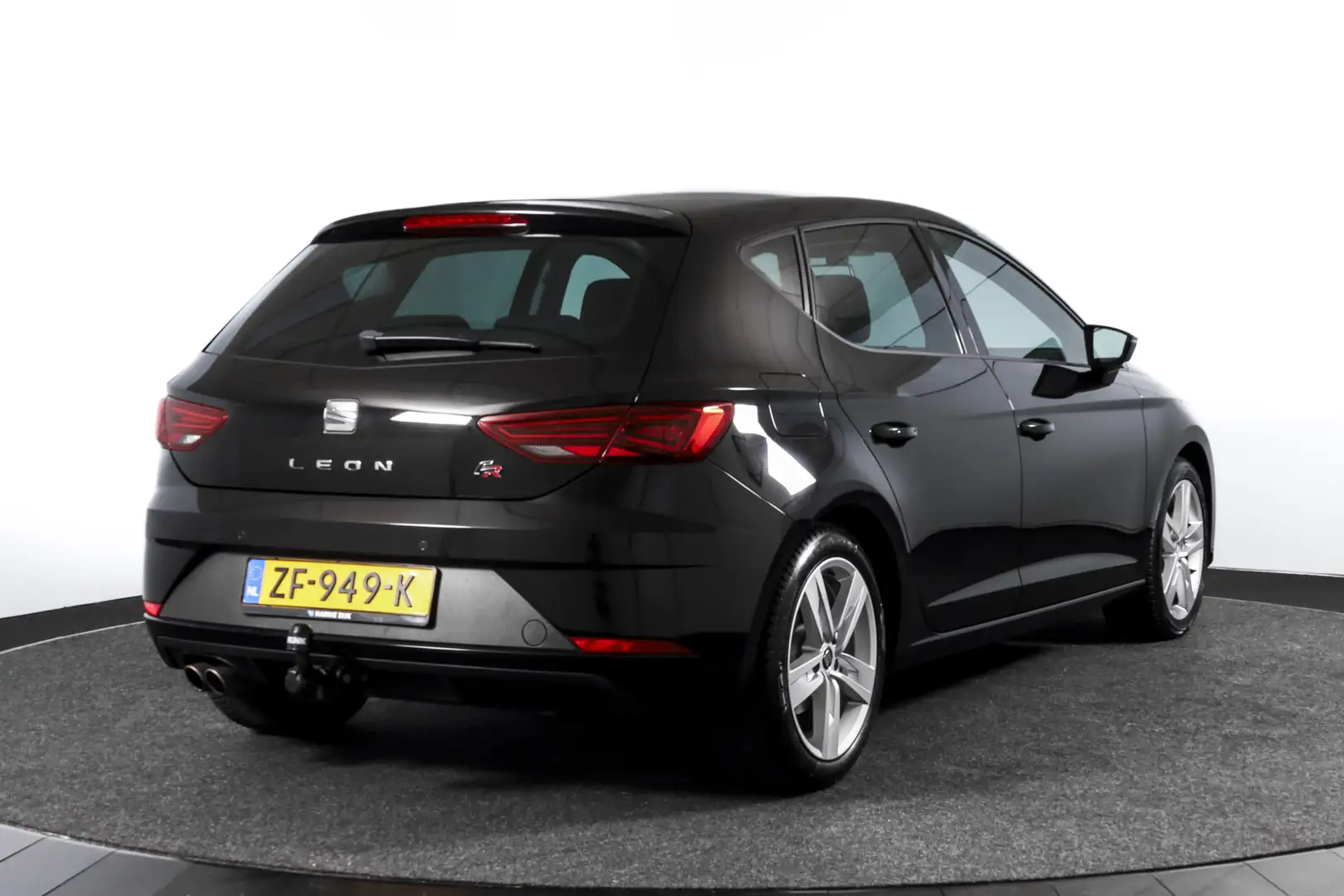 SEAT Leon 1.4 TSI 125 PK FR | Cruise | Stoelverw. | PDC | NA Noir - 2