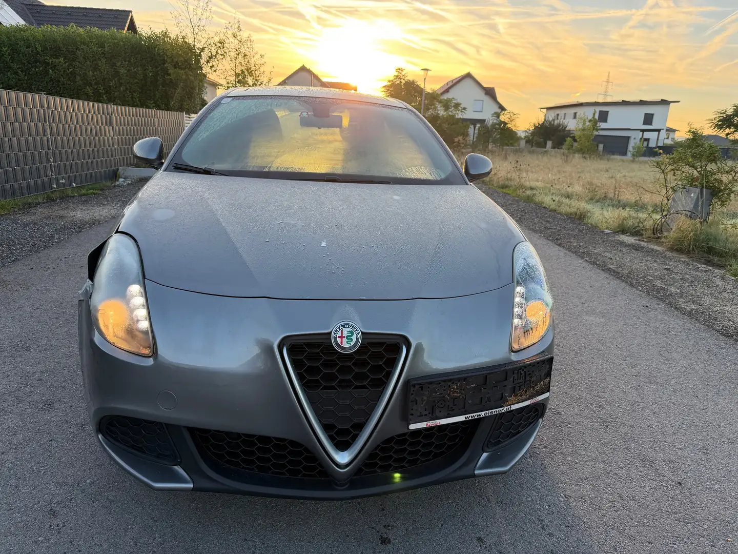 Alfa Romeo Giulietta Benzin Grau - 2