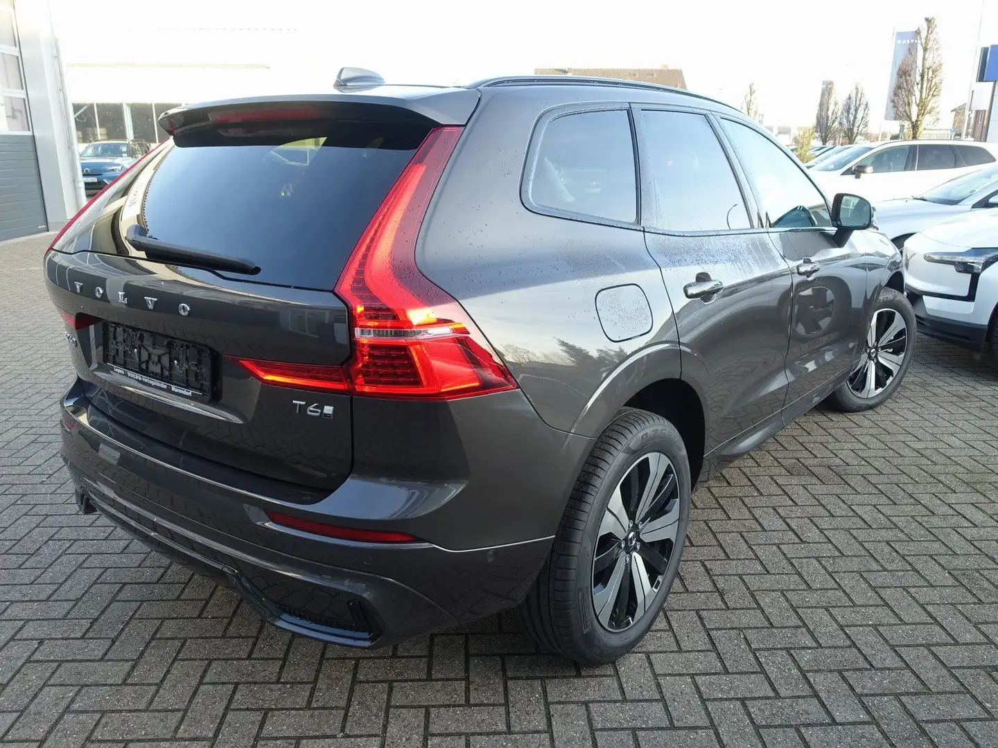 Volvo XC60 T6 Plus Dark AWD Head-Up/Panorama/360°Cam/ Grau - 2