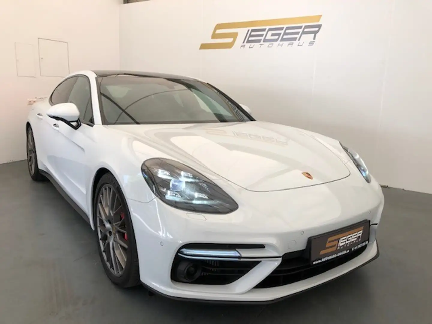 Porsche Panamera Turbo Aut. Weiß - 1