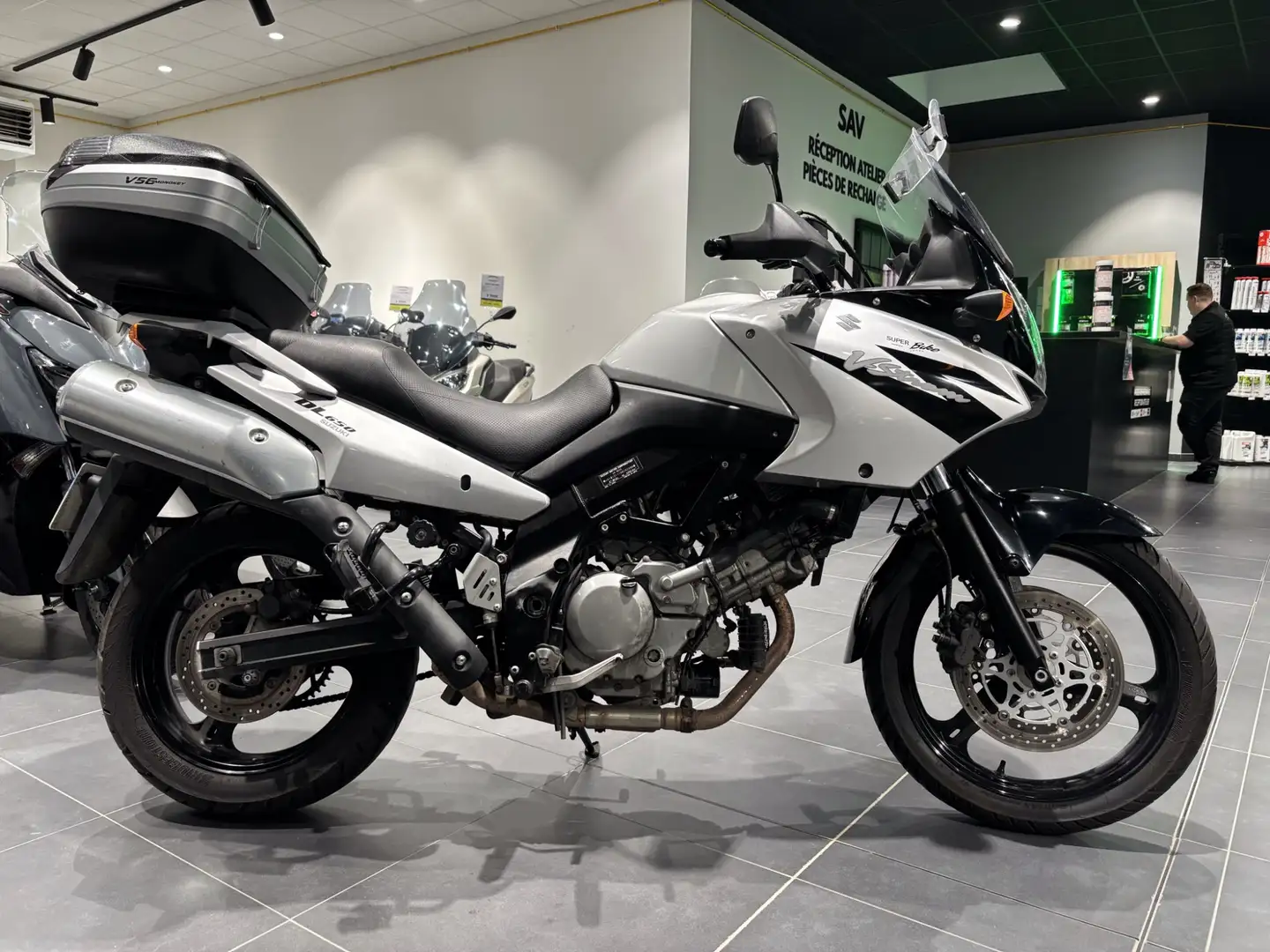 Suzuki V-Strom 650 Gris - 2