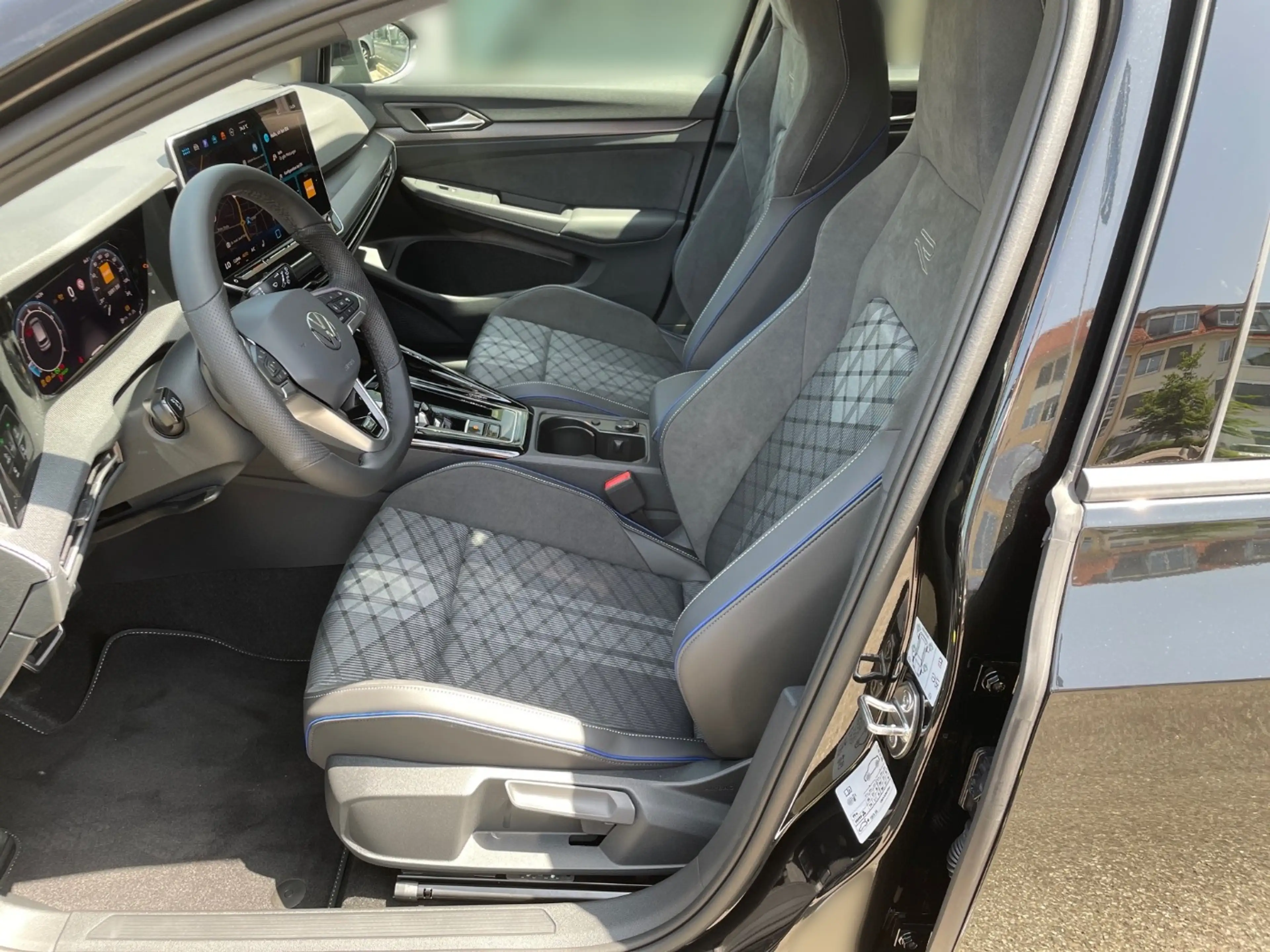 Volkswagen Golf VIII 1.5 eTSI R-Line *HEAD-UP*MATRIX*KAMERA* — photo 10
