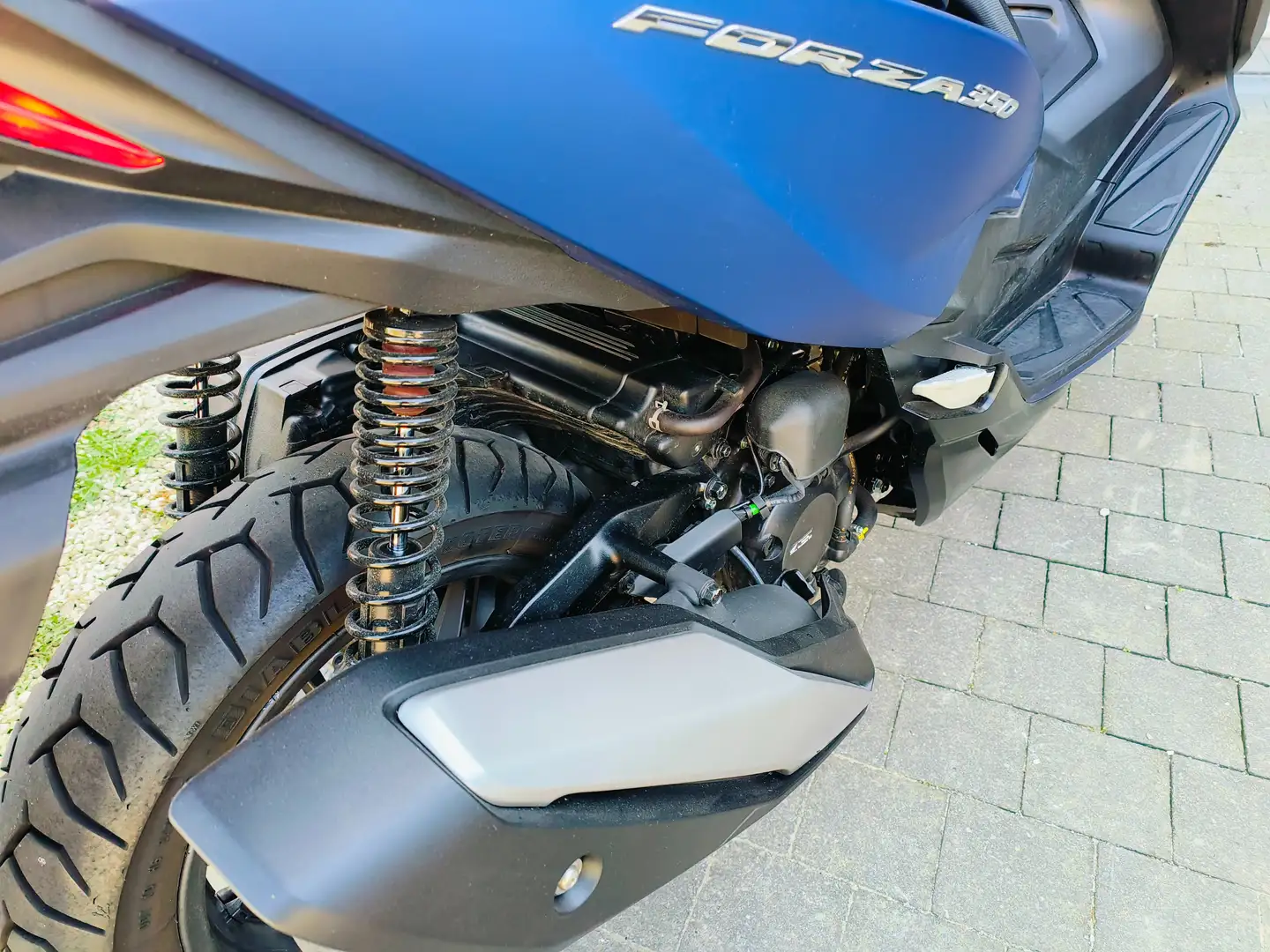 Honda Forza 350 Blauw - 2