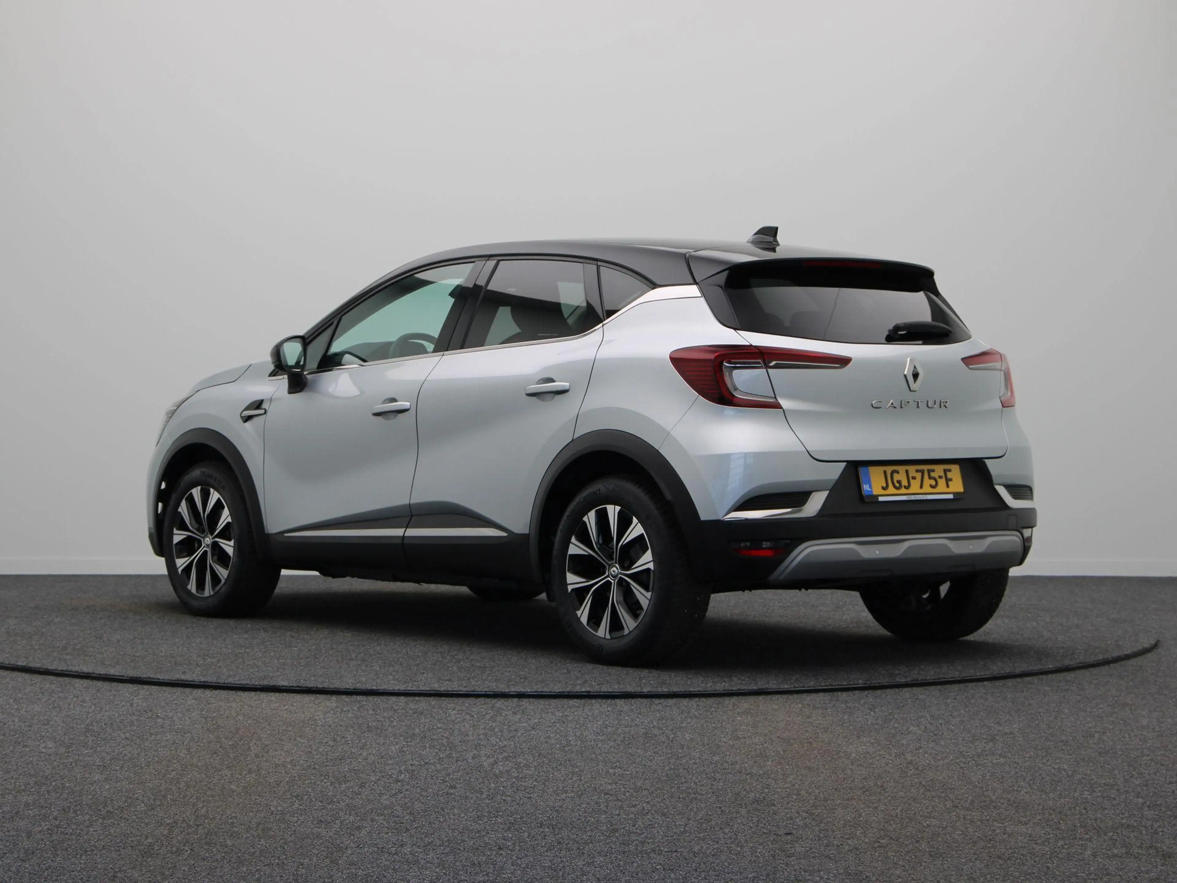 Renault Captur TCe 90pk Techno | Navigatie | Achteruitrijcamera | — photo 2