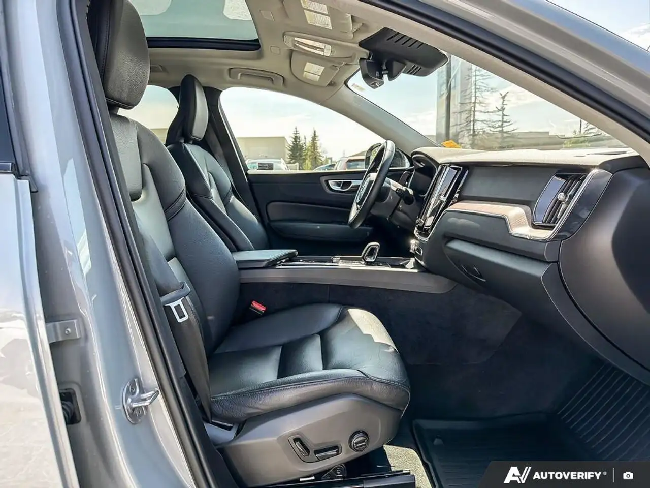 Volvo XC60 снимка Volvo XC60