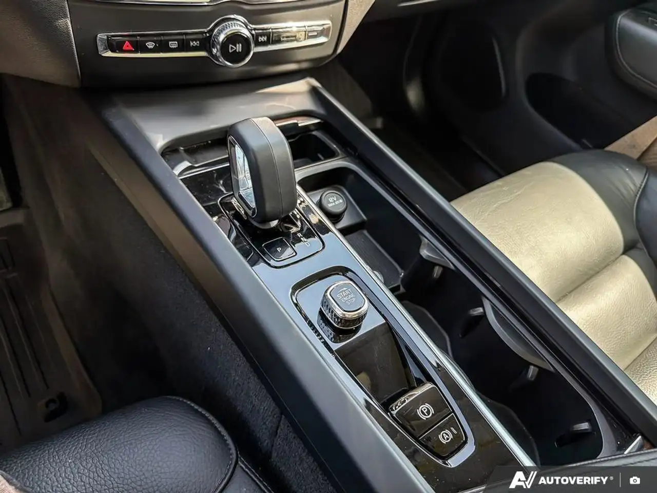 Volvo XC60 снимка Volvo XC60