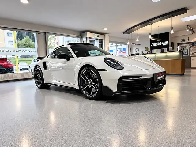 Porsche 911 view 13