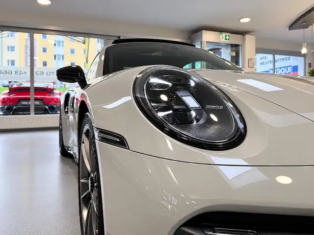 Porsche 911 view 14