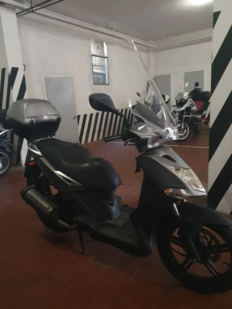 Kymco Agility 125 Zilver - 2